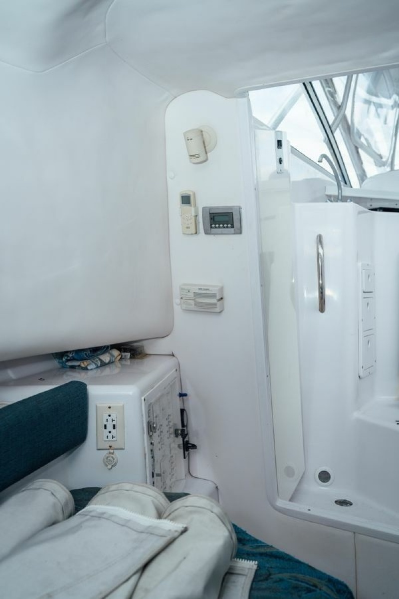 33ft Pro Line Yacht For Sale