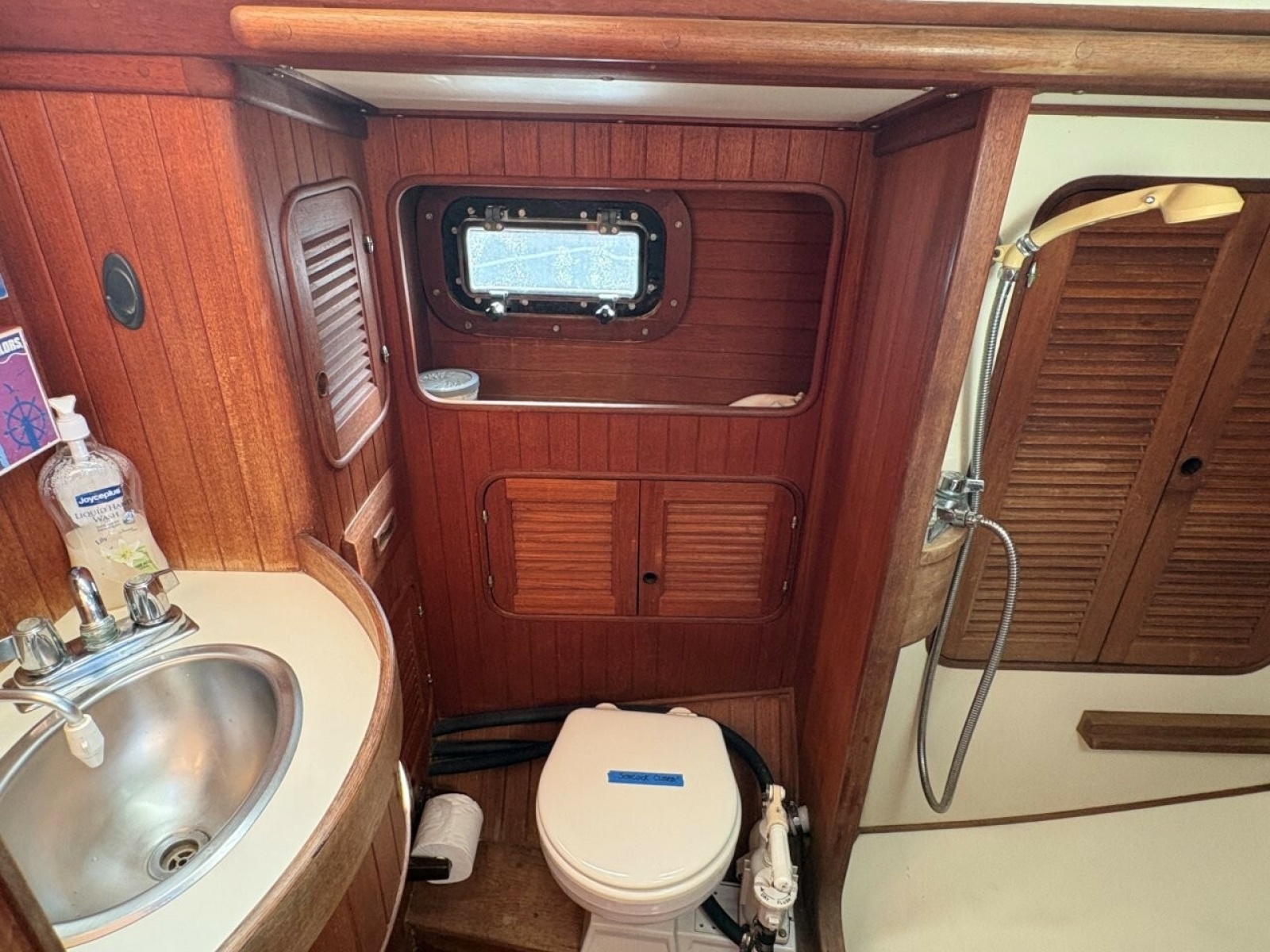 Aft Head with Shower