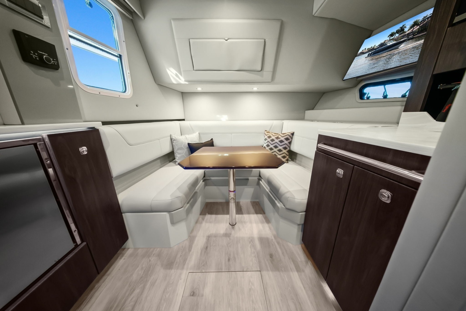 Formula 38 - Bada Beng - Cabin