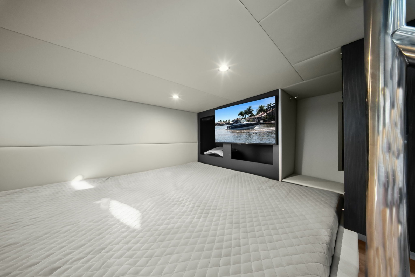 Formula 38 - Bada Beng - Cabin