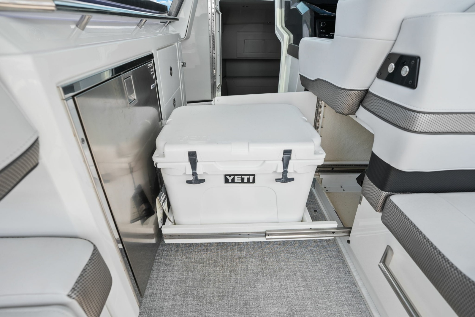 Bada Beng 38ft Formula Yacht For Sale