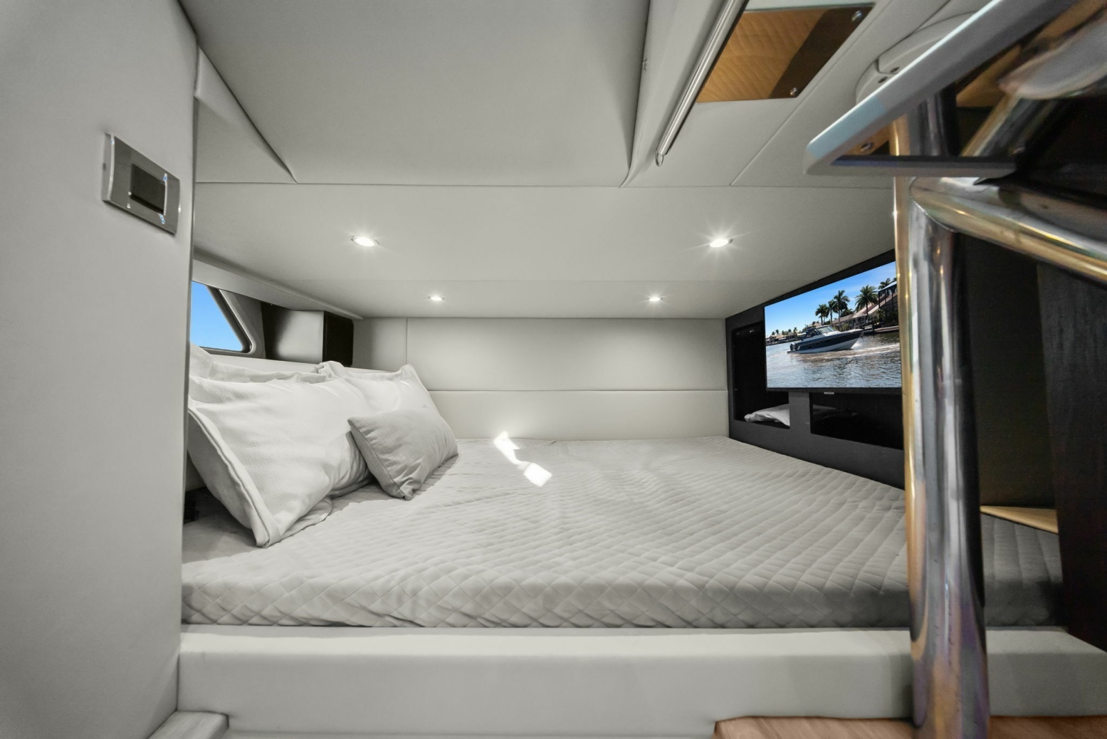 Formula 38 - Bada Beng - Cabin