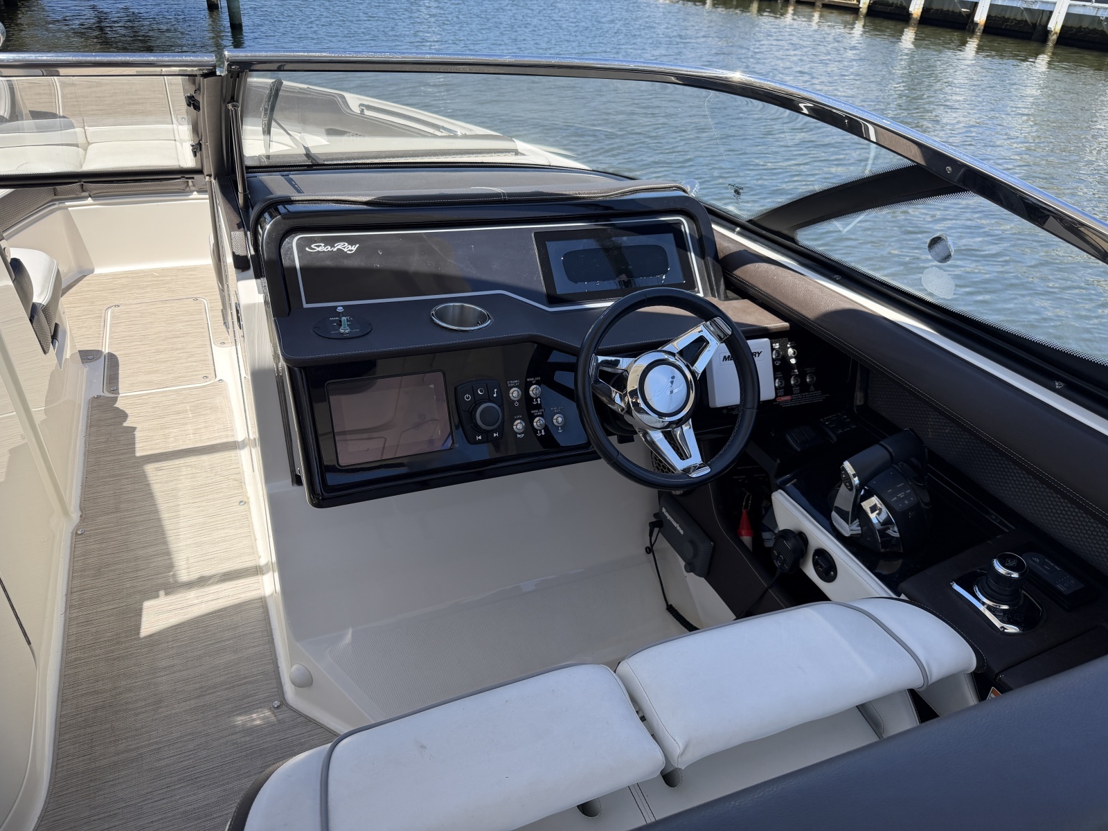 2017 Sea Ray 310 SLX