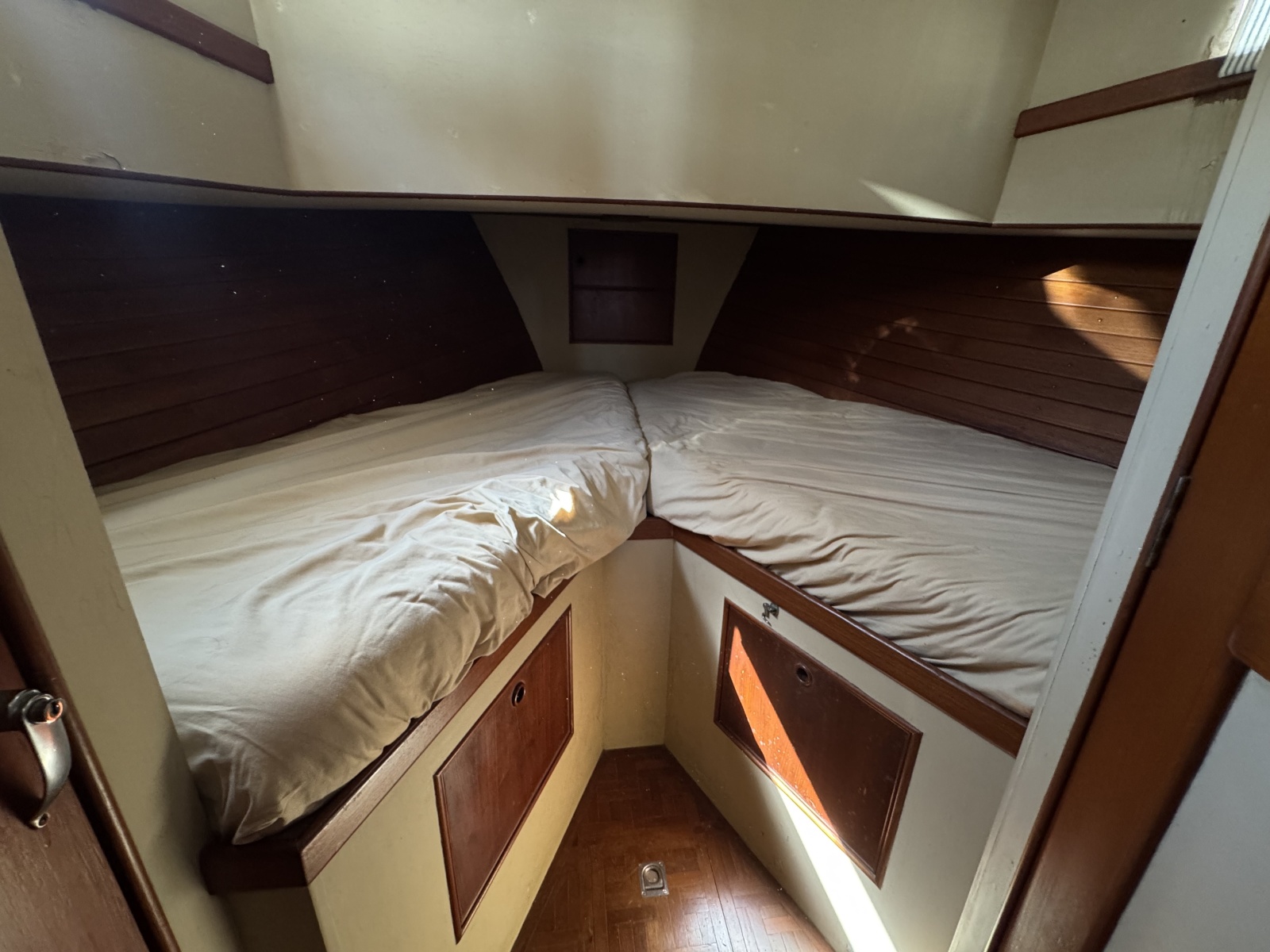 32' 1978 Grand Banks 32 Sedan