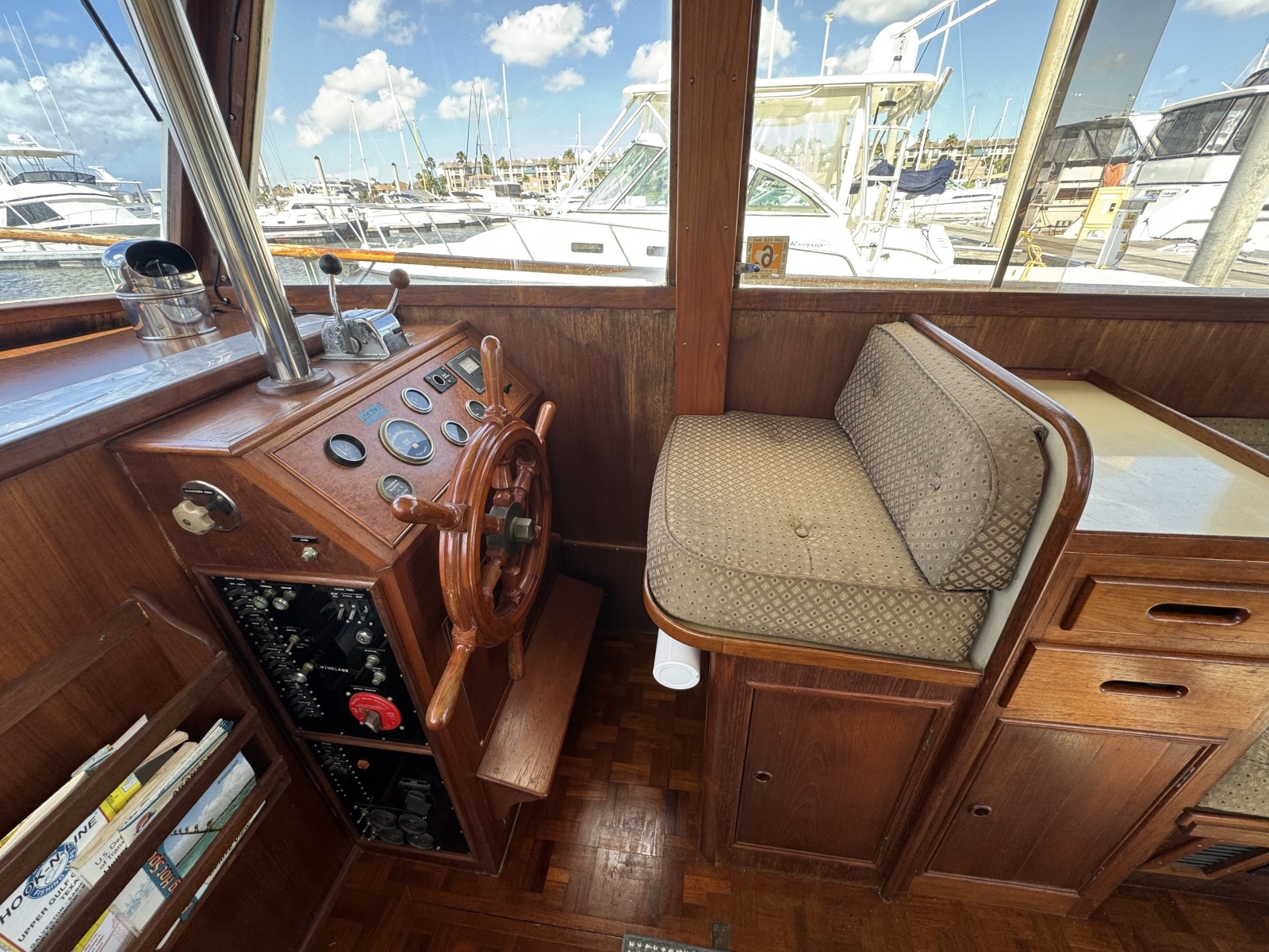 32' 1978 Grand Banks 32 Sedan