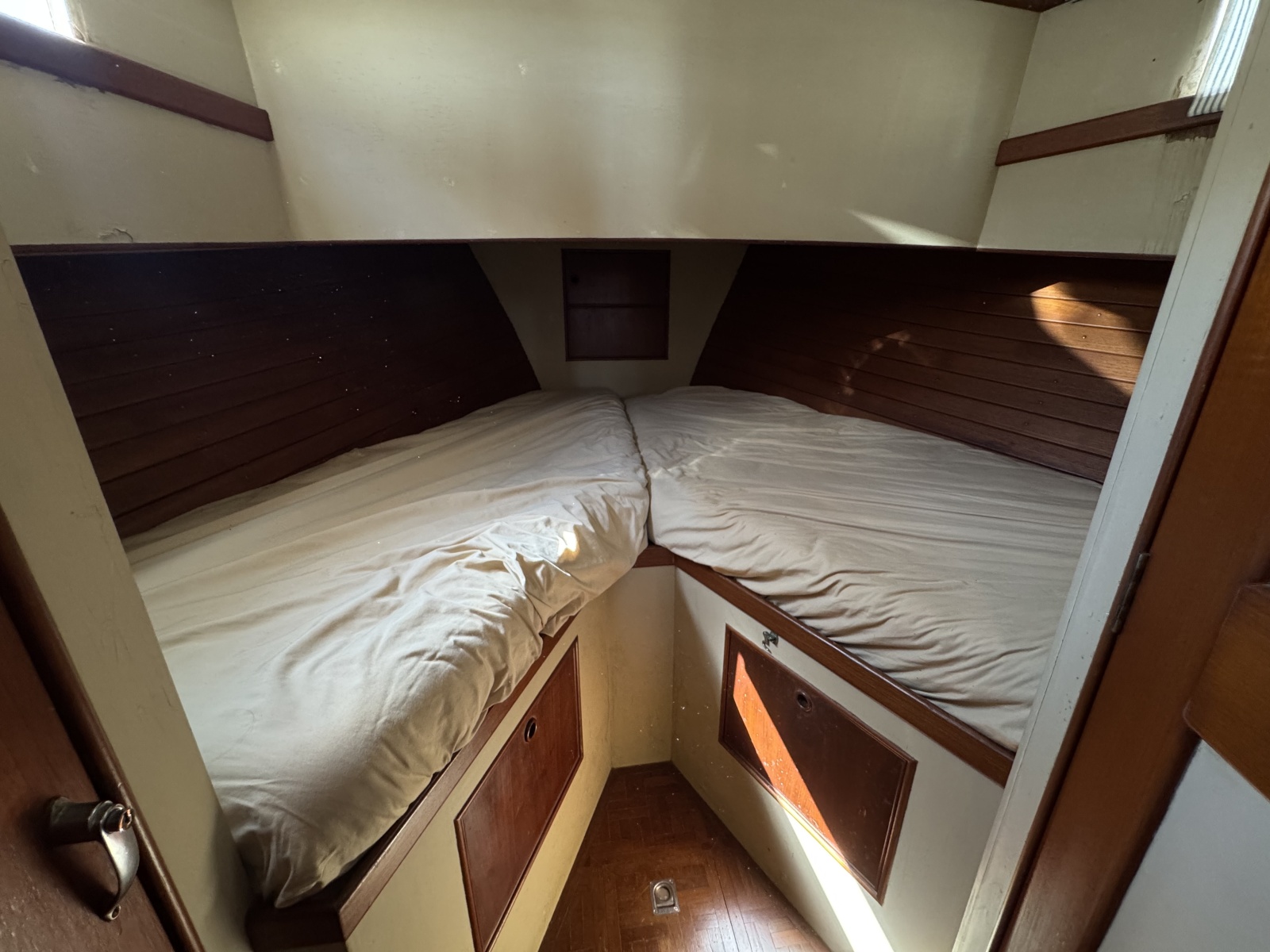 32' 1978 Grand Banks 32 Sedan