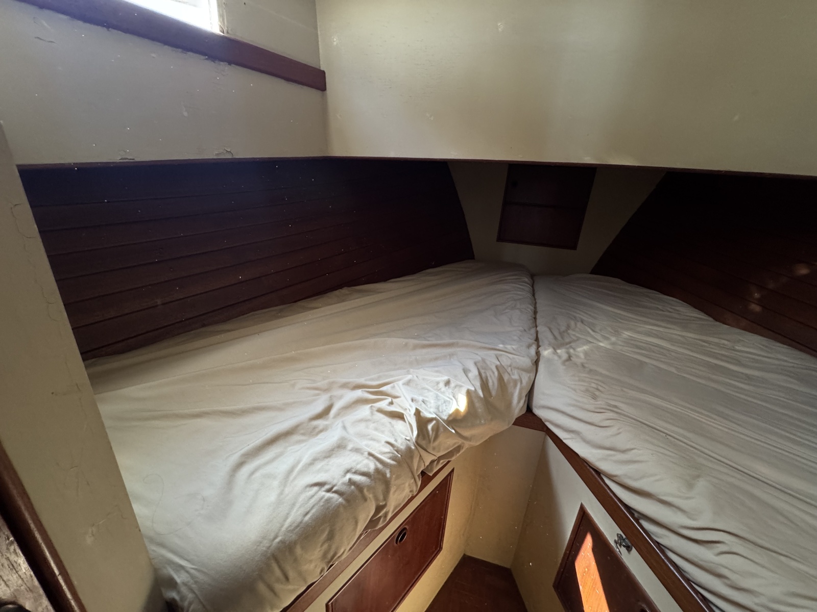 32' 1978 Grand Banks 32 Sedan