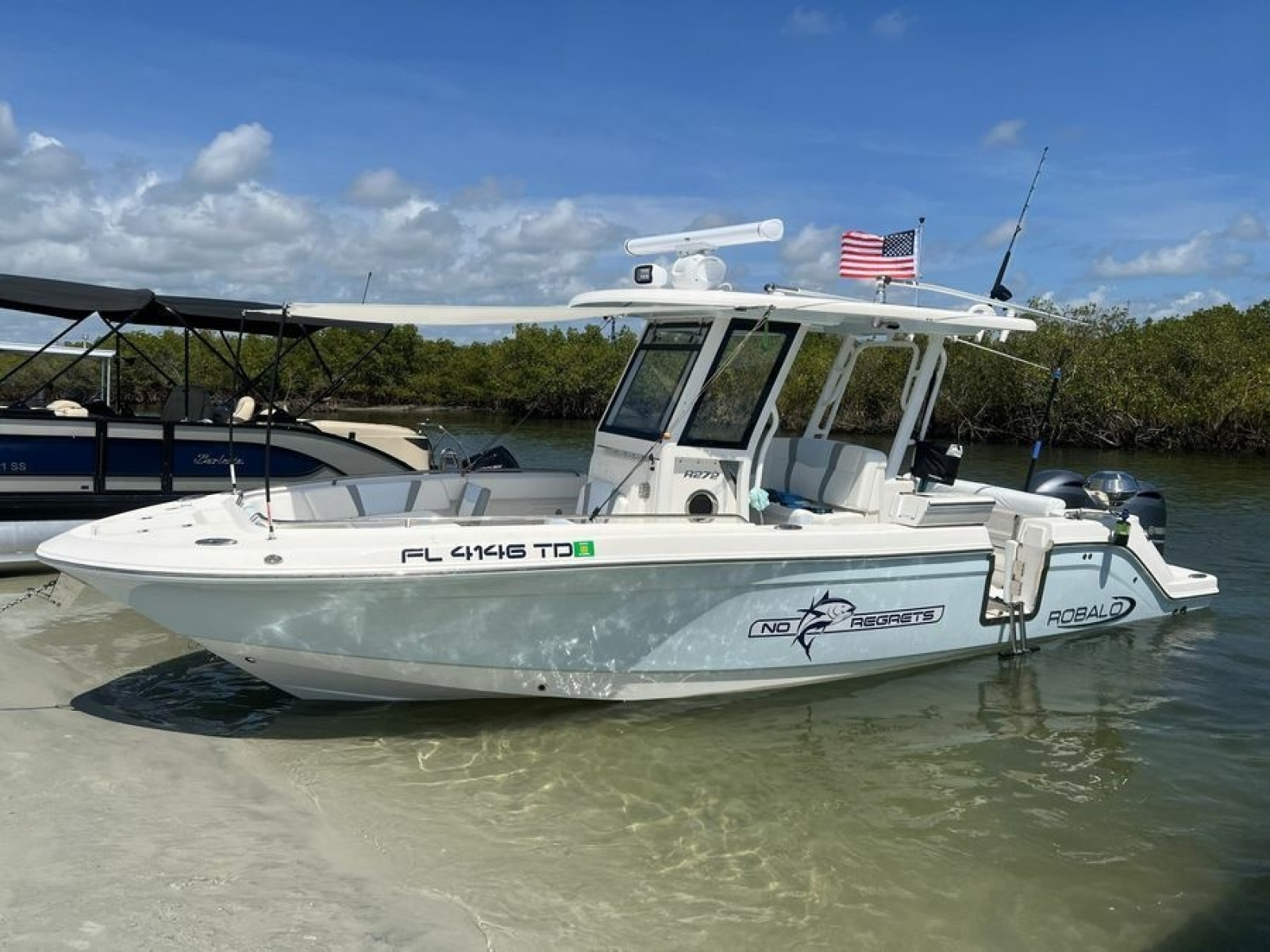 27' 2022 Robalo 
