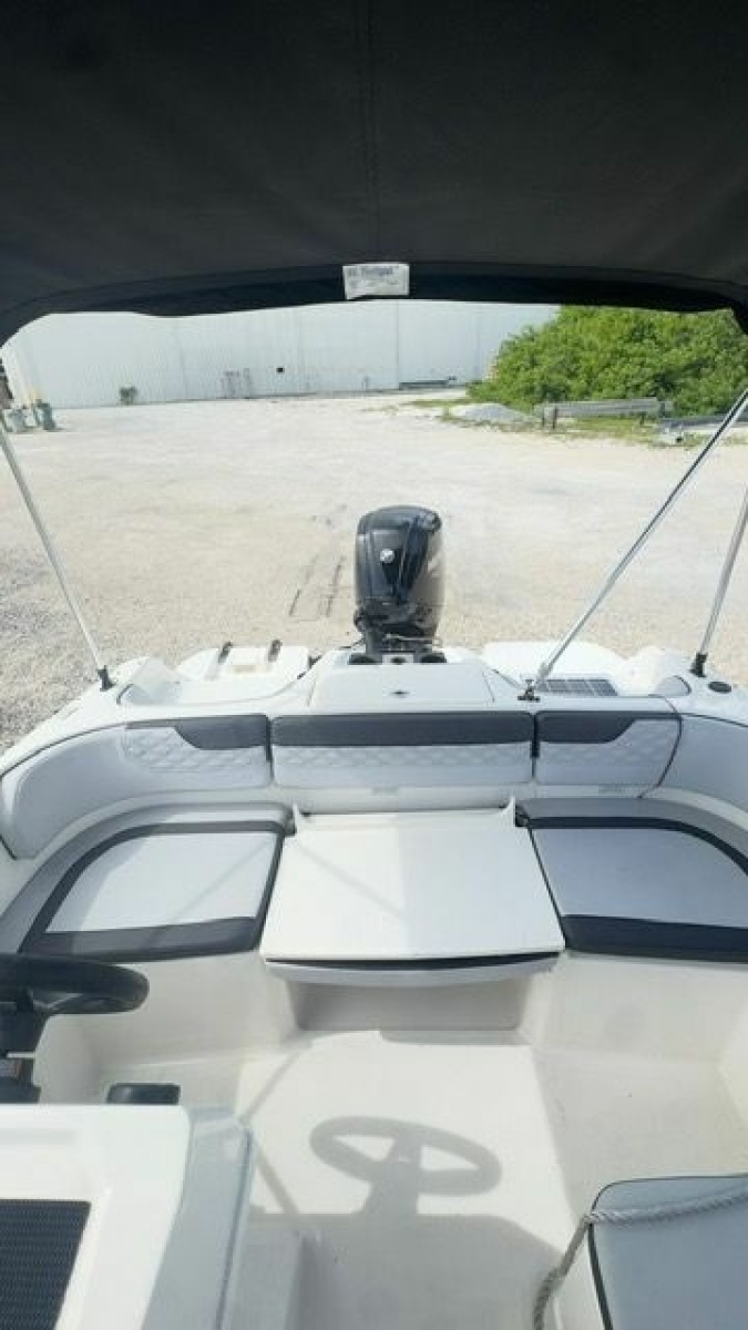 17' 2023 Bayliner 