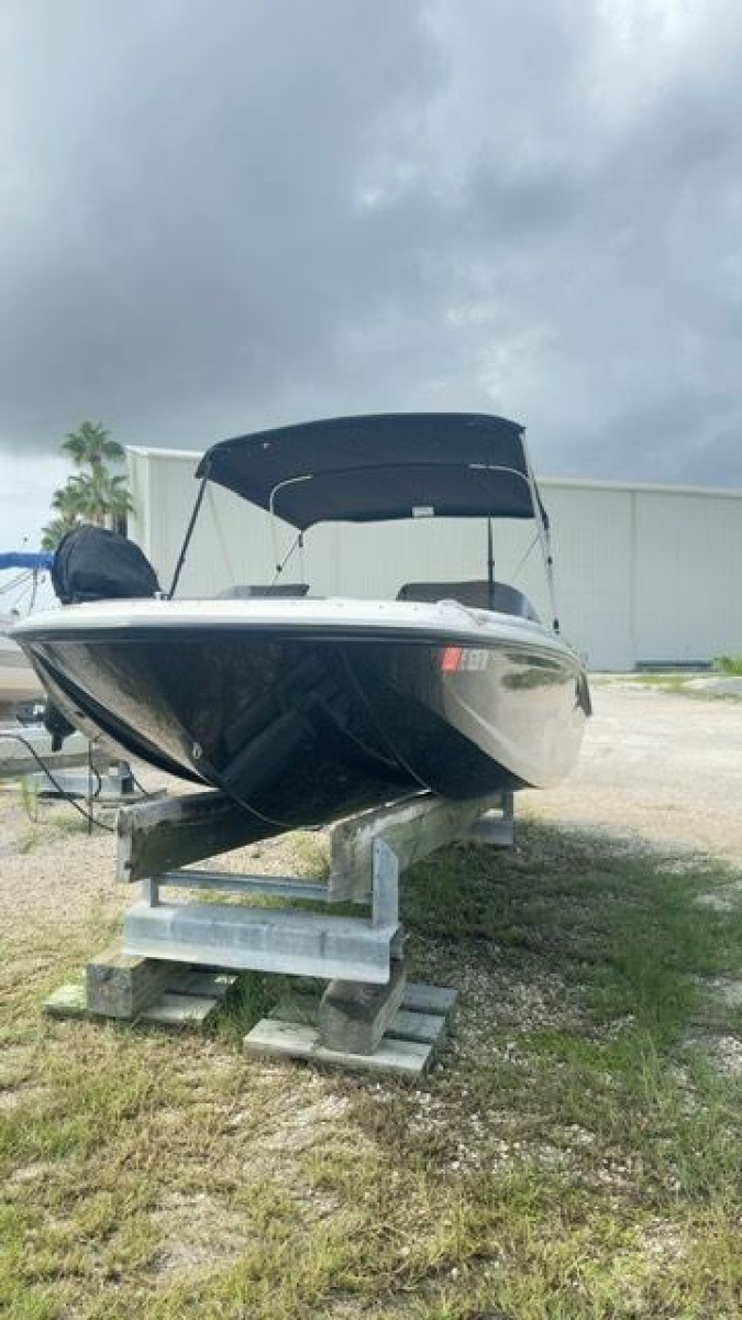 17' 2023 Bayliner 