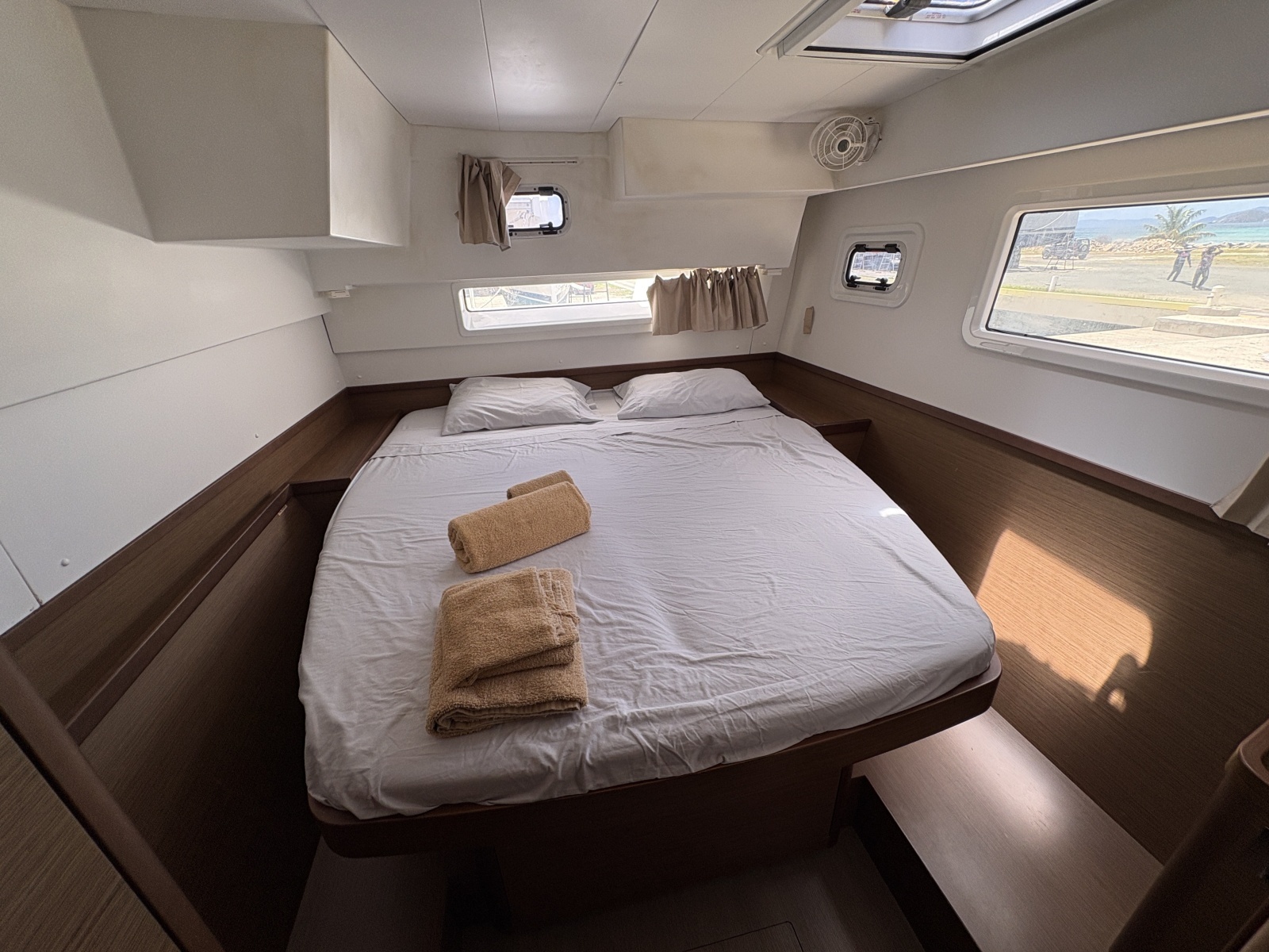 Apres Sail 42ft Lagoon Yacht For Sale