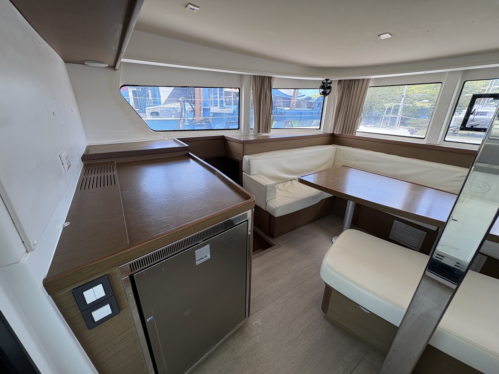 Apres Sail 42ft Lagoon Yacht For Sale