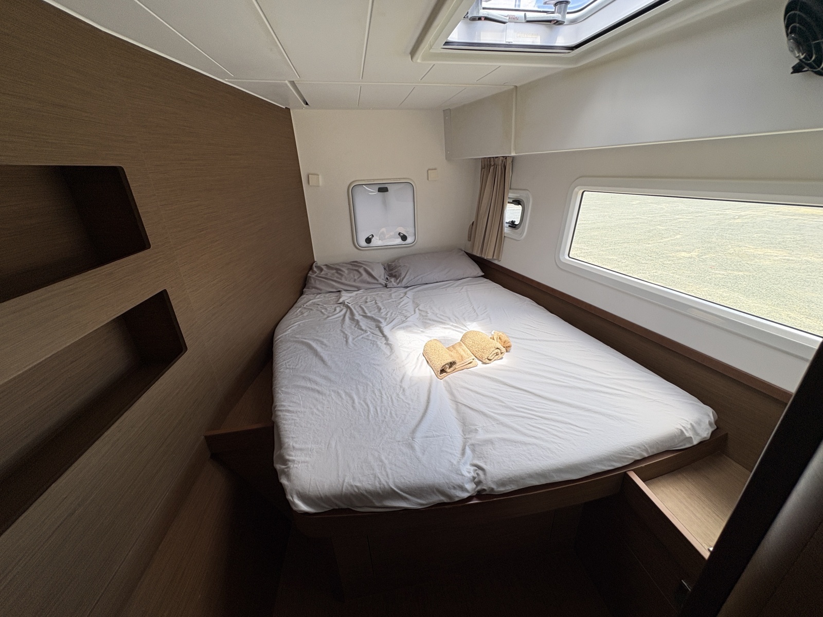 Apres Sail 42ft Lagoon Yacht For Sale