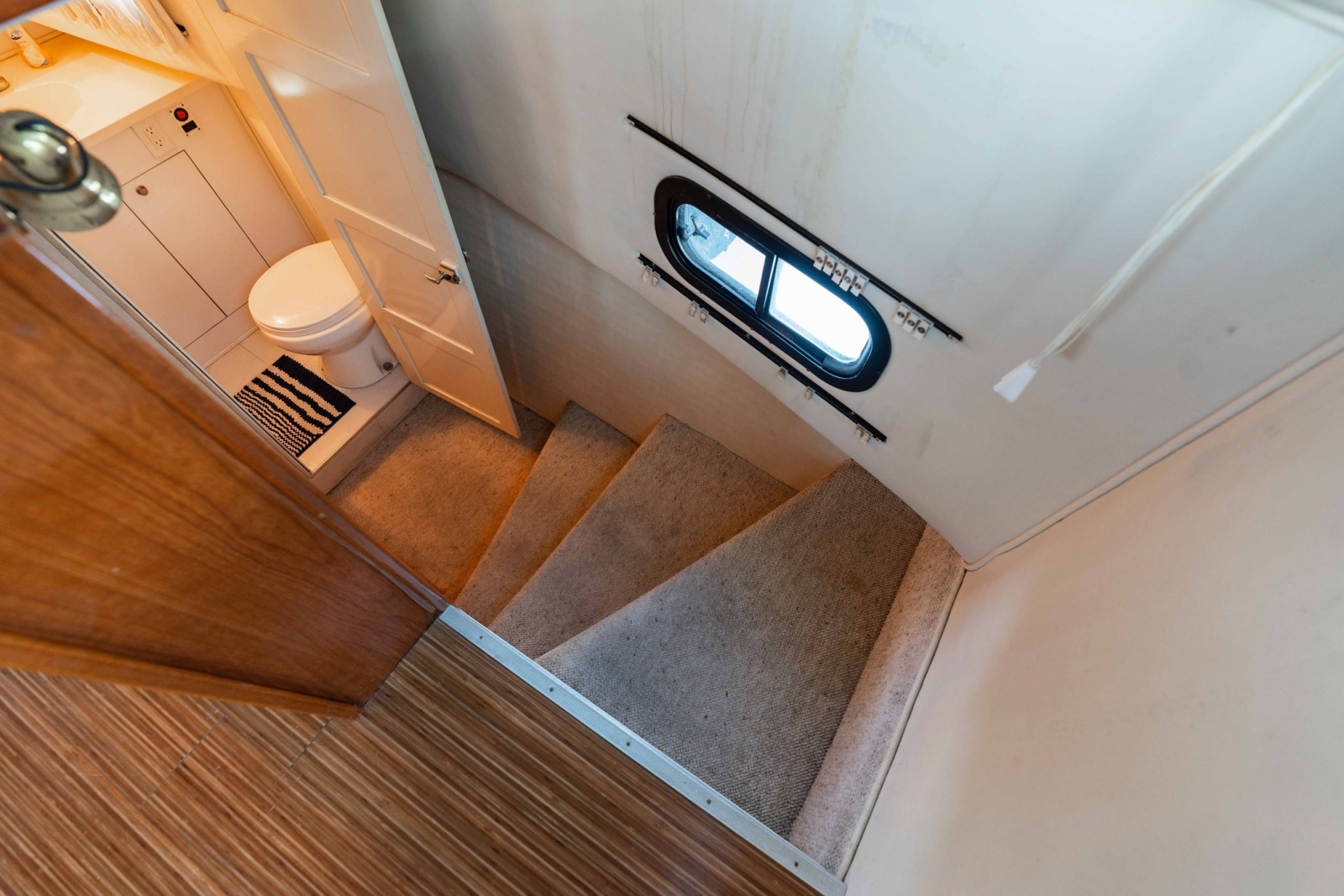 2001 Harbor Master 520 Coastal