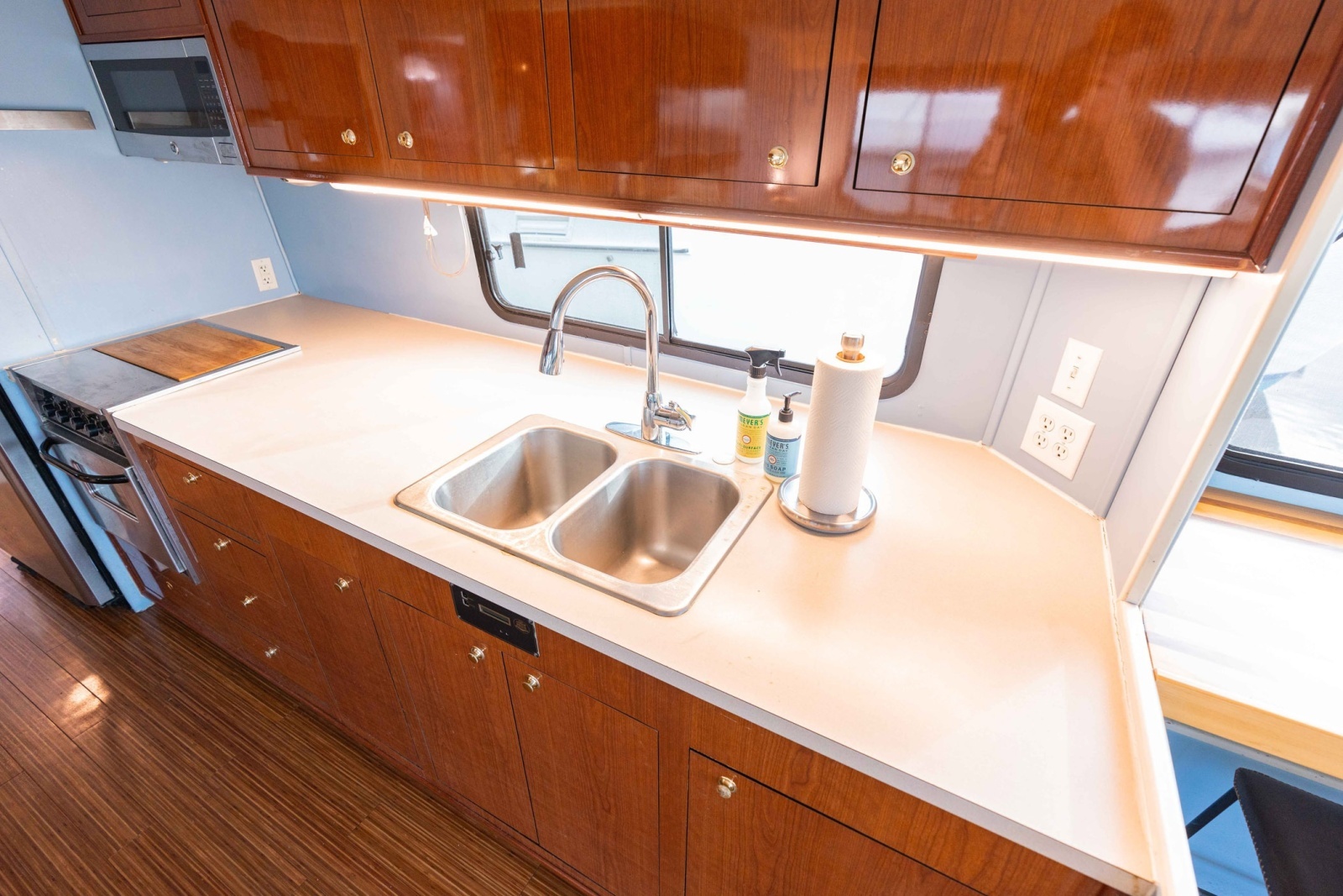 2001 Harbor Master 520 Coastal