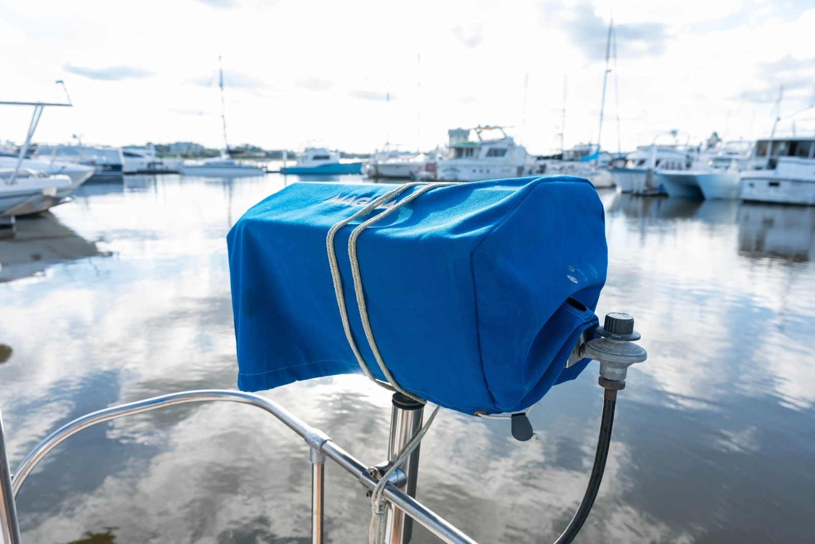 2001 Harbor Master 520 Coastal