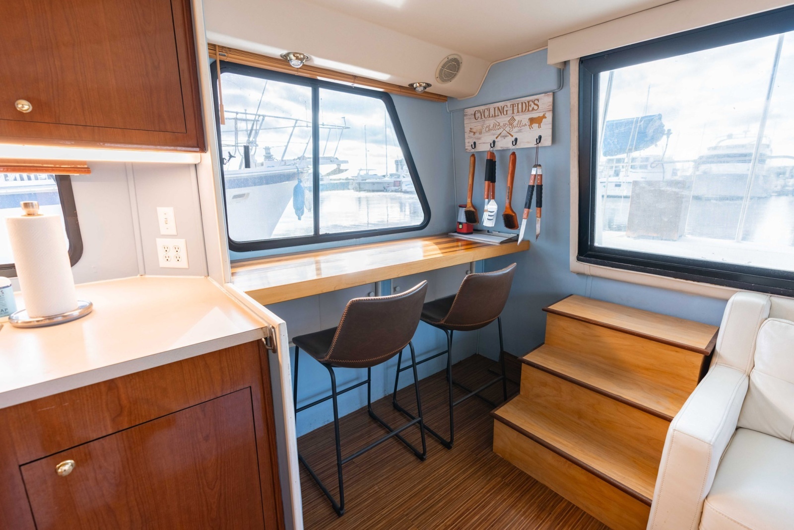 2001 Harbor Master 520 Coastal