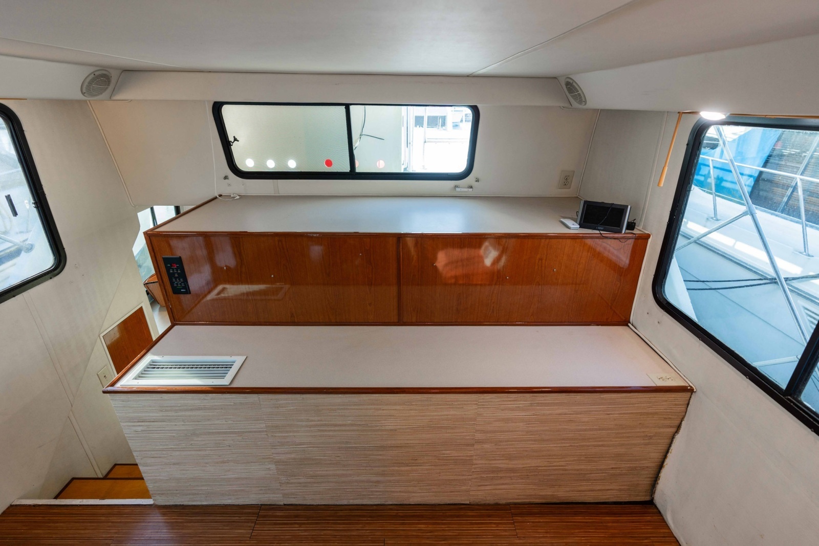 2001 Harbor Master 520 Coastal