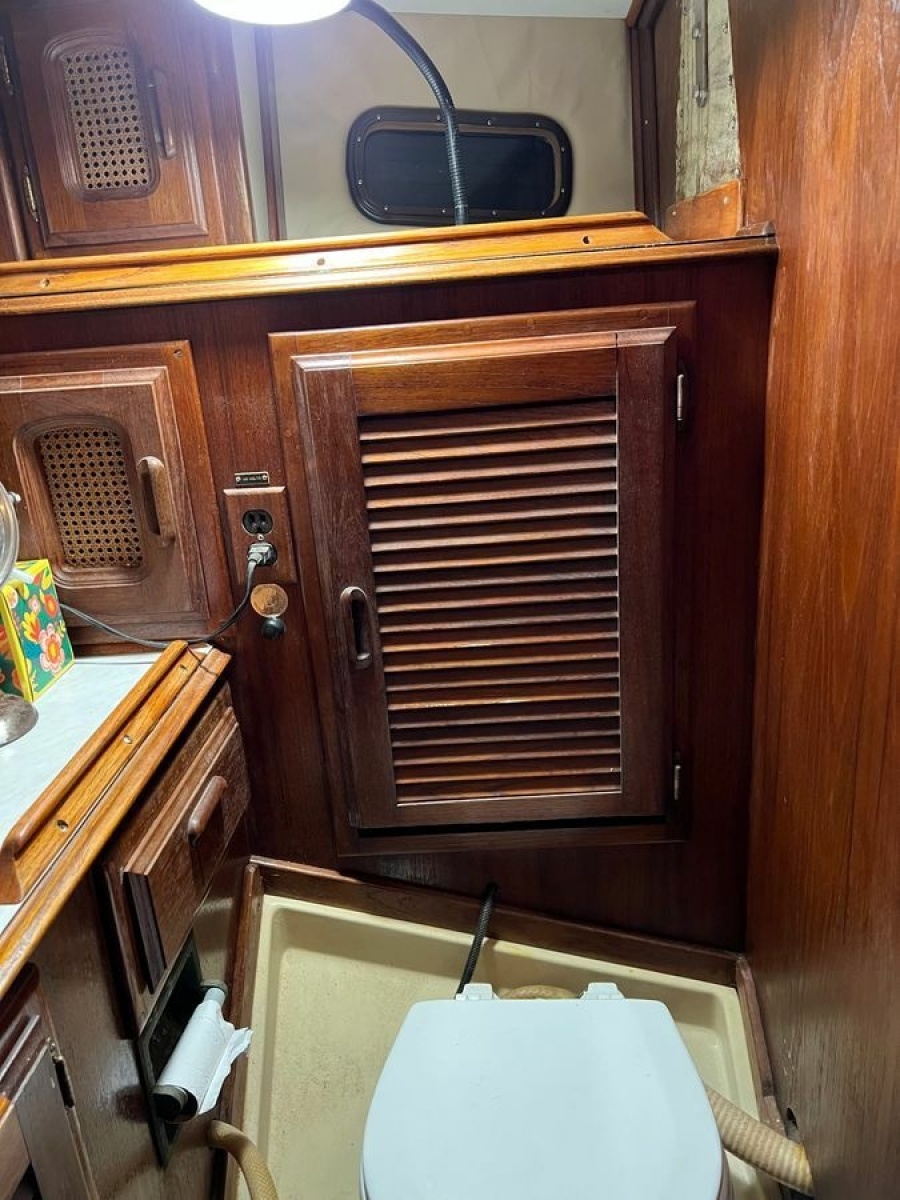 41' 1978 Islander 