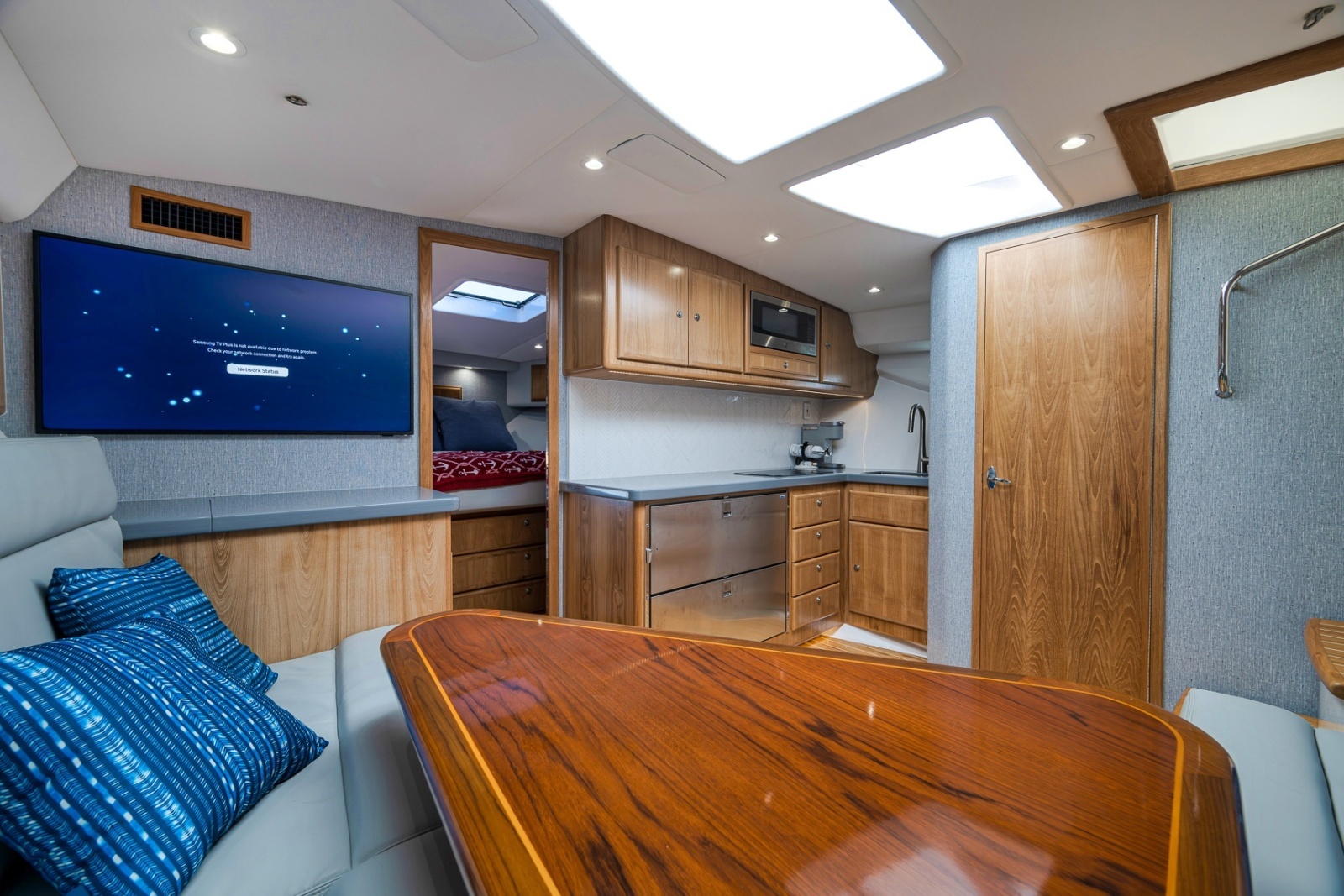 42ft Mag Bay Yacht For Sale