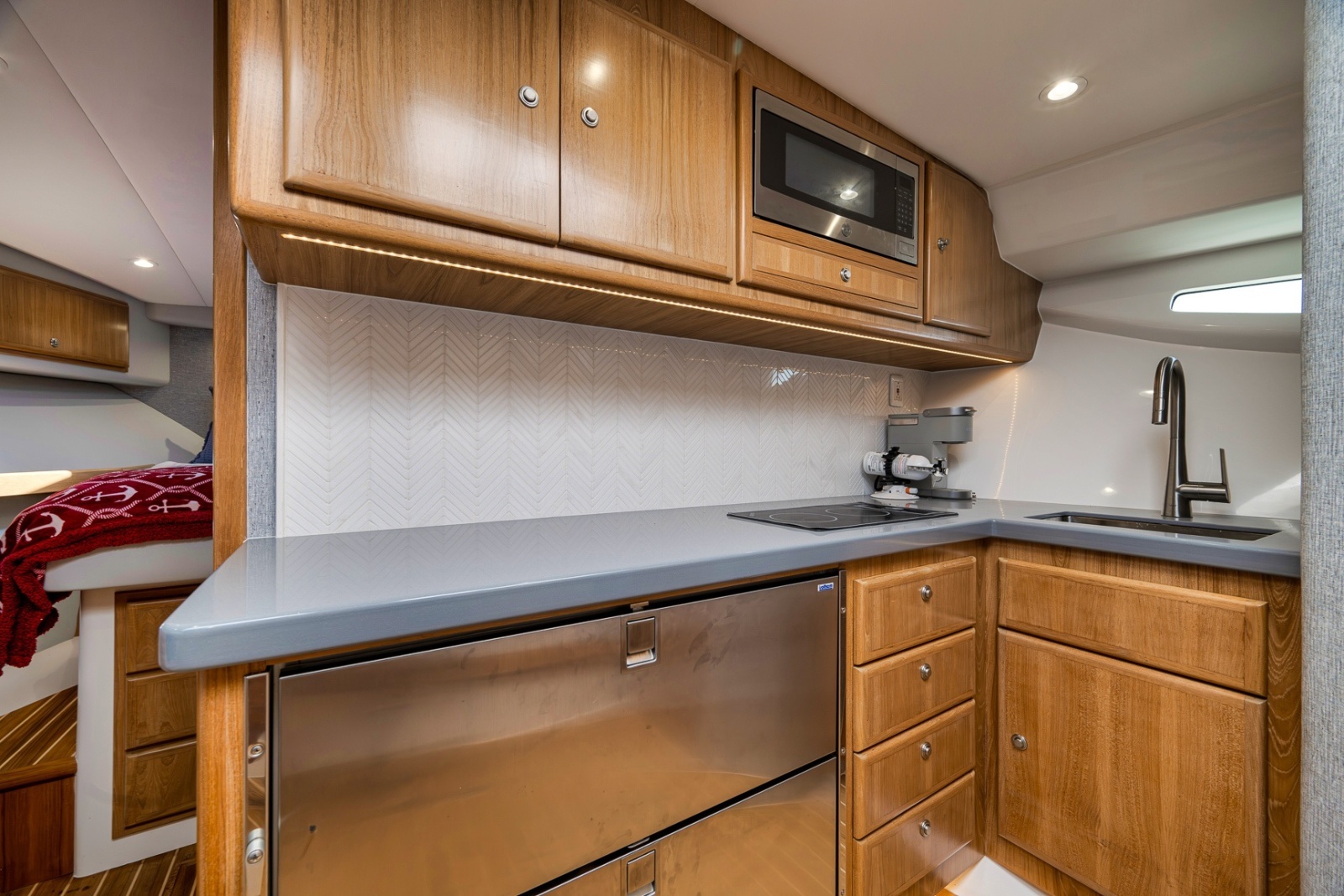 42ft Mag Bay Yacht For Sale