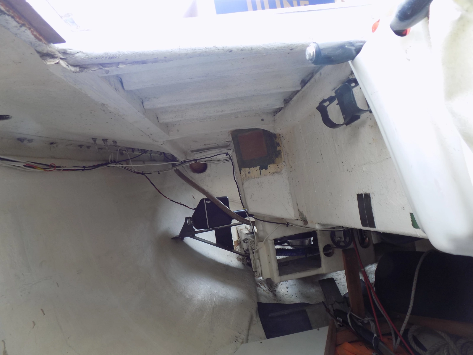 Autopilot steerin system in aft compartment