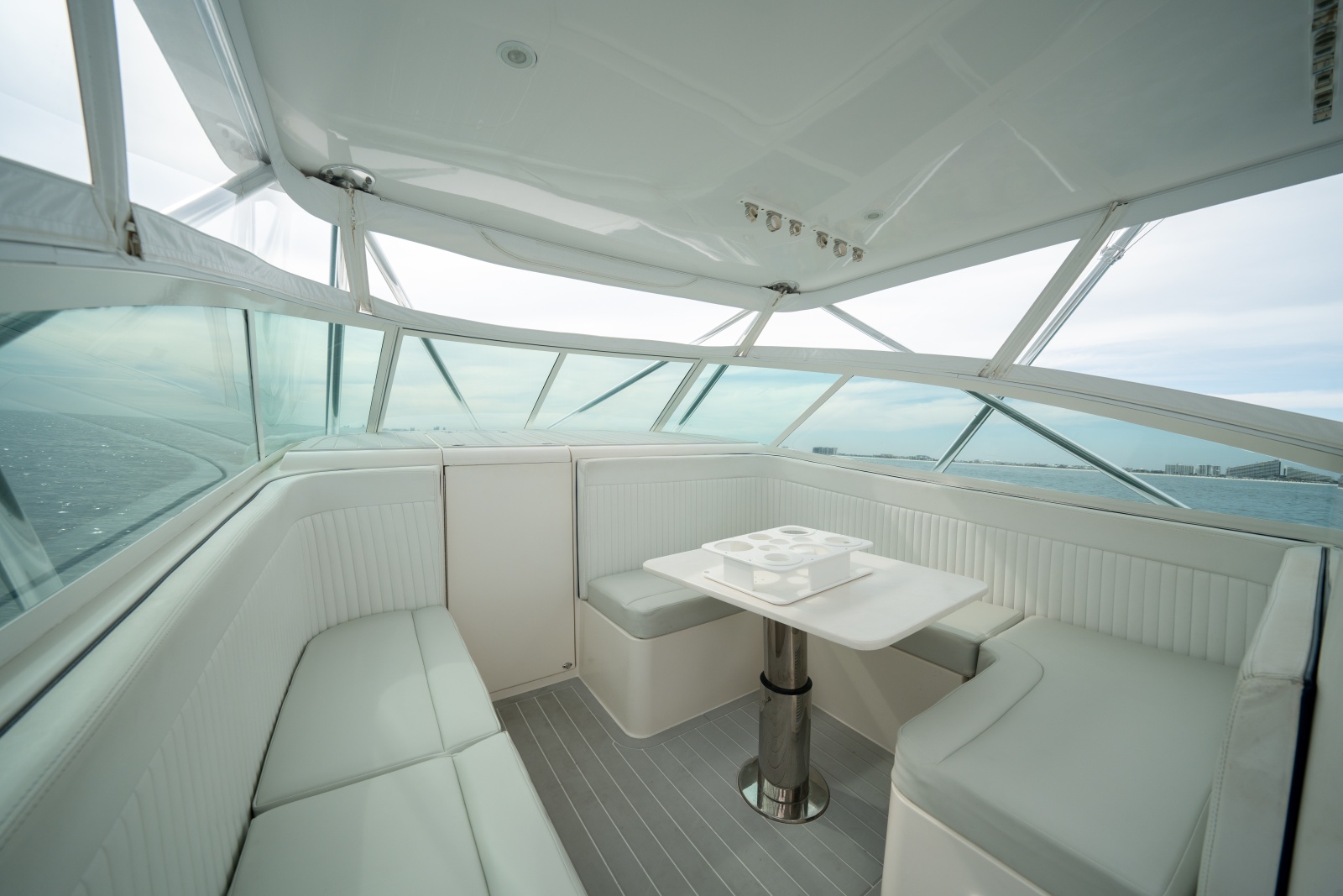 40' 2011 Contender 40 Express