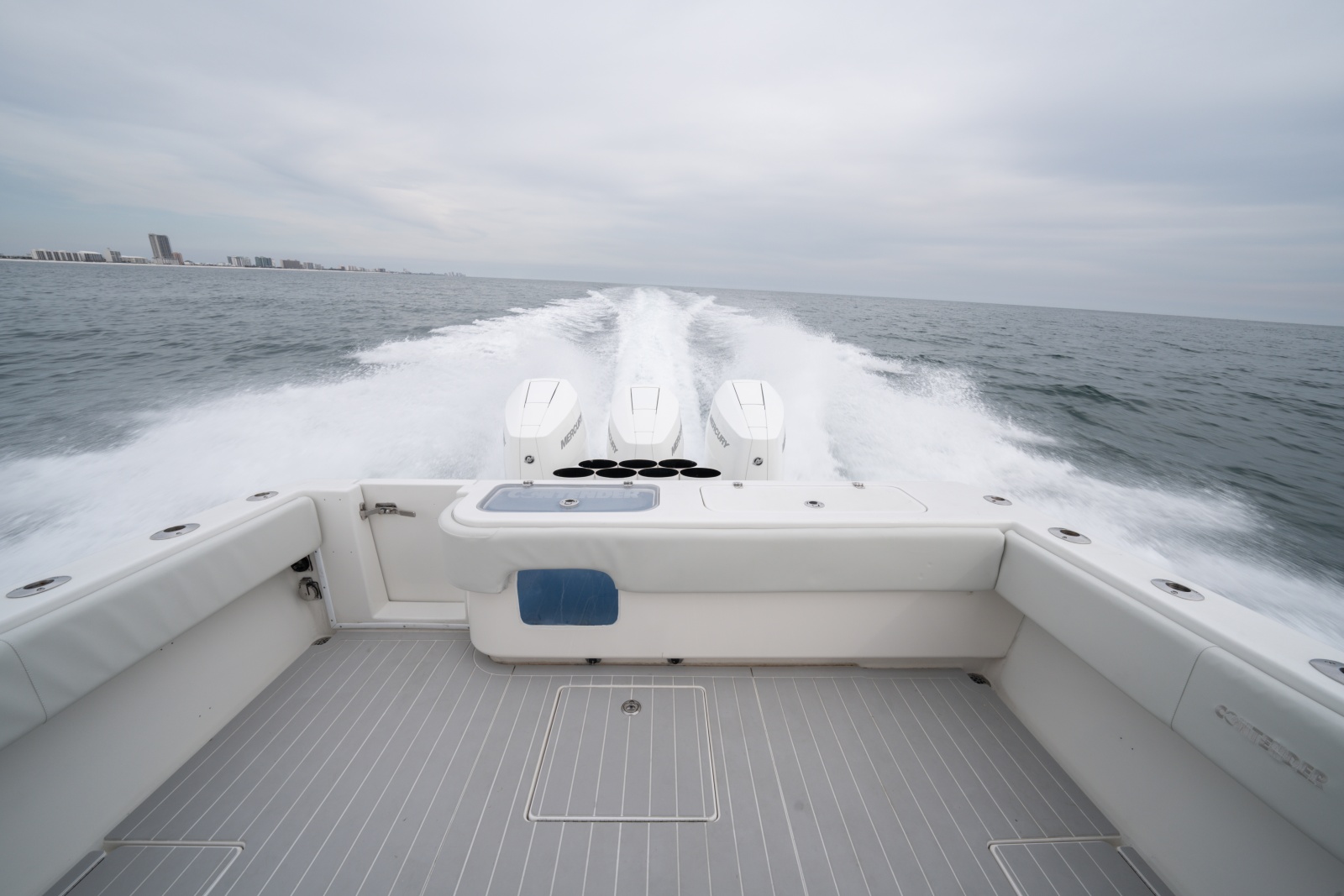 40' 2011 Contender 40 Express