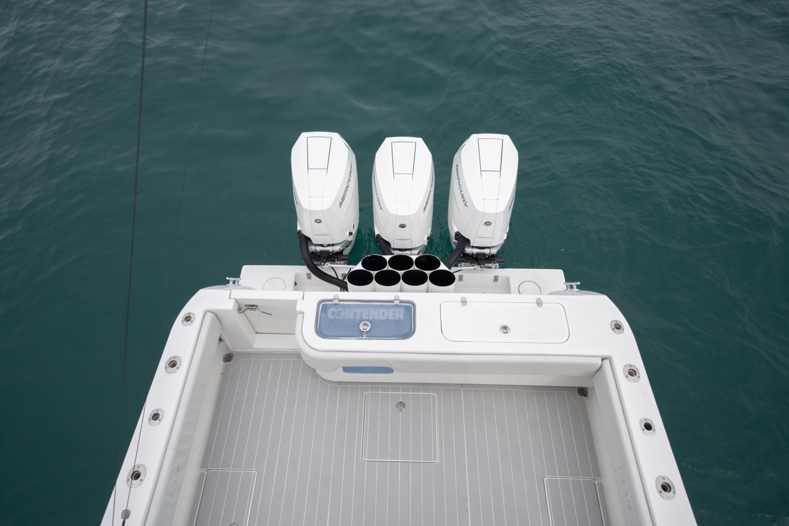 40' 2011 Contender 40 Express