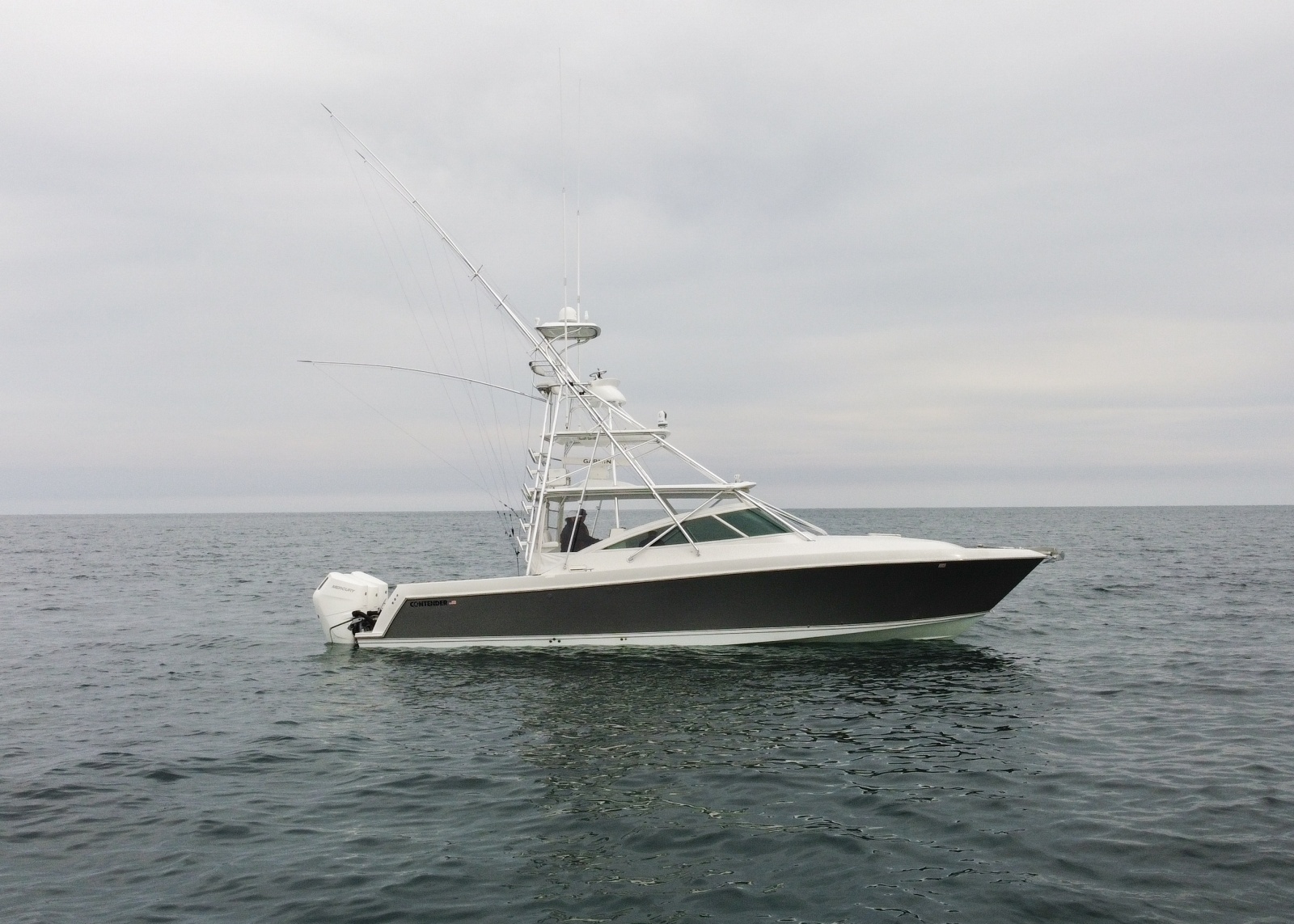 40' 2011 Contender 40 Express