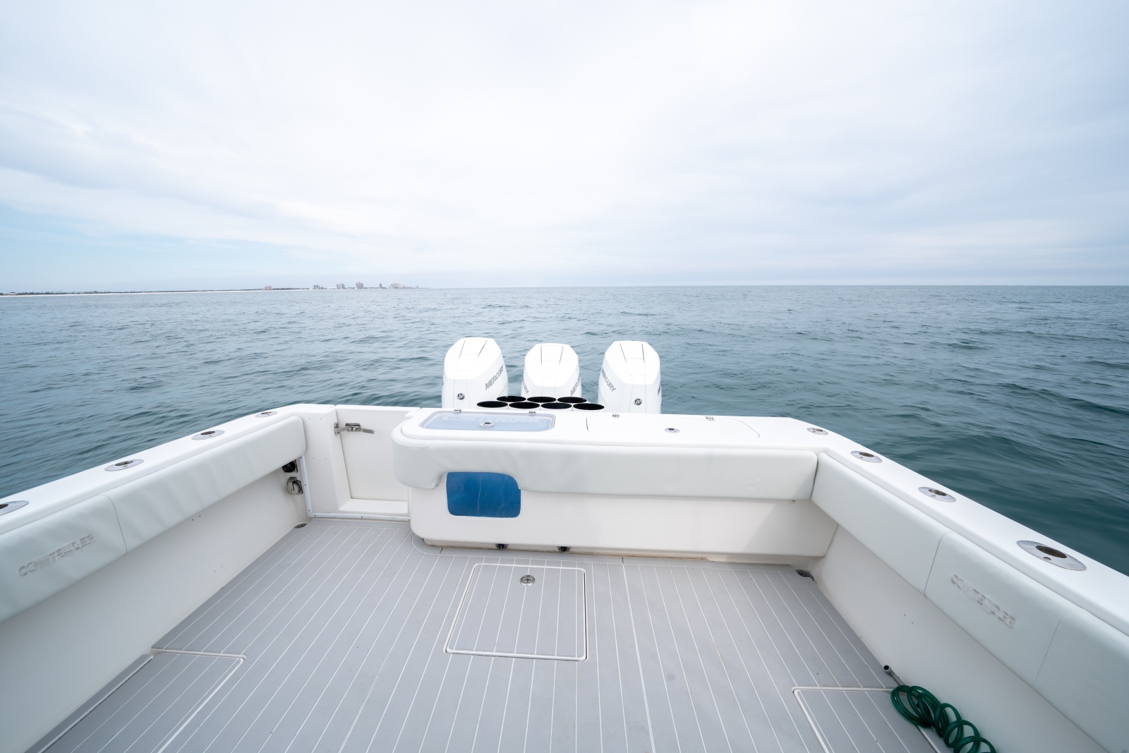 40' 2011 Contender 40 Express