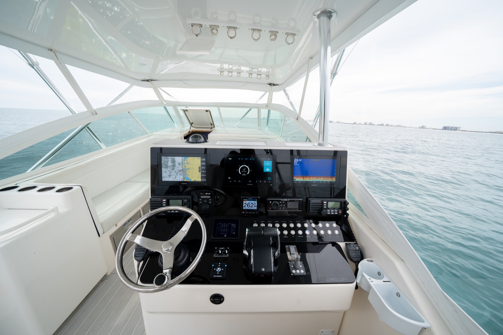 40' 2011 Contender 40 Express