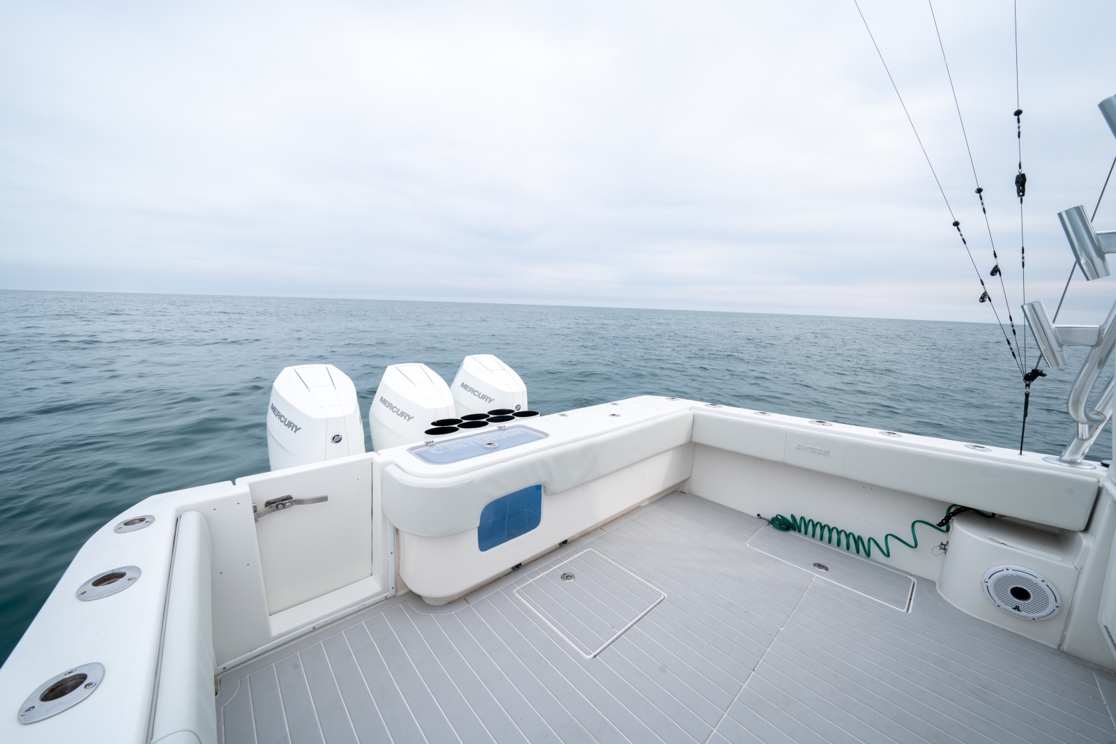 40' 2011 Contender 40 Express