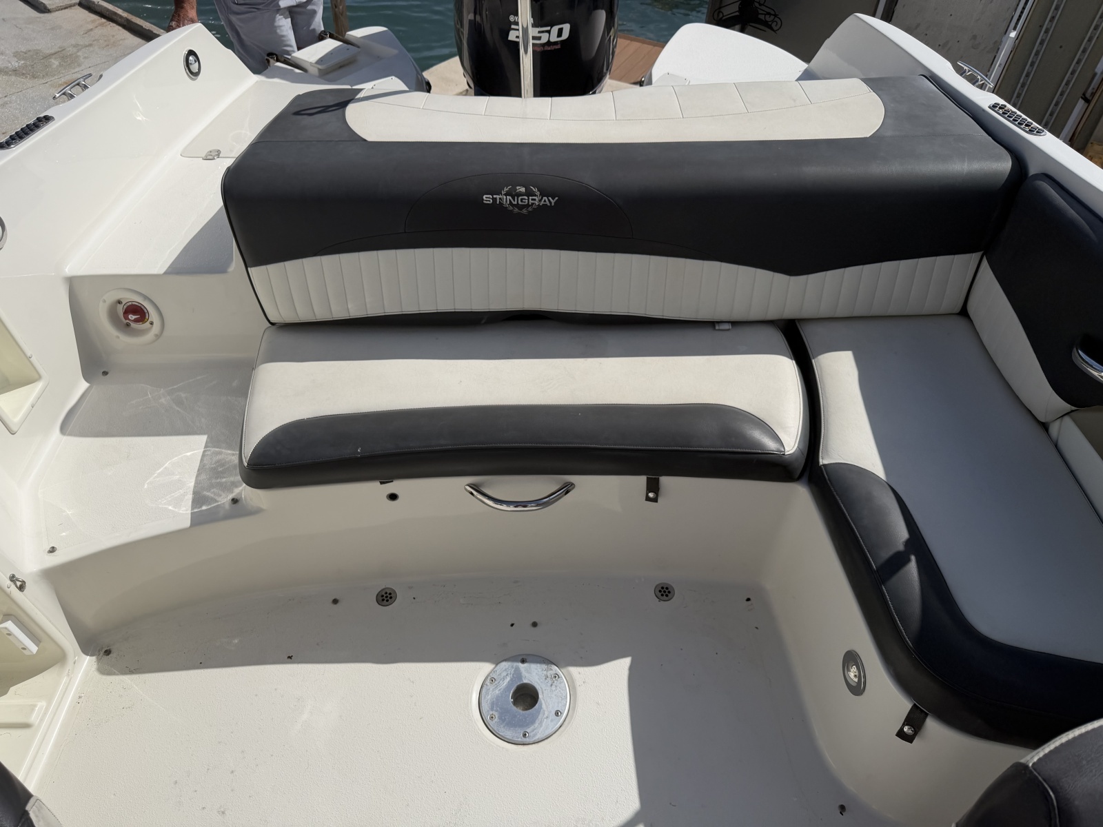 23ft Stingray Yacht For Sale