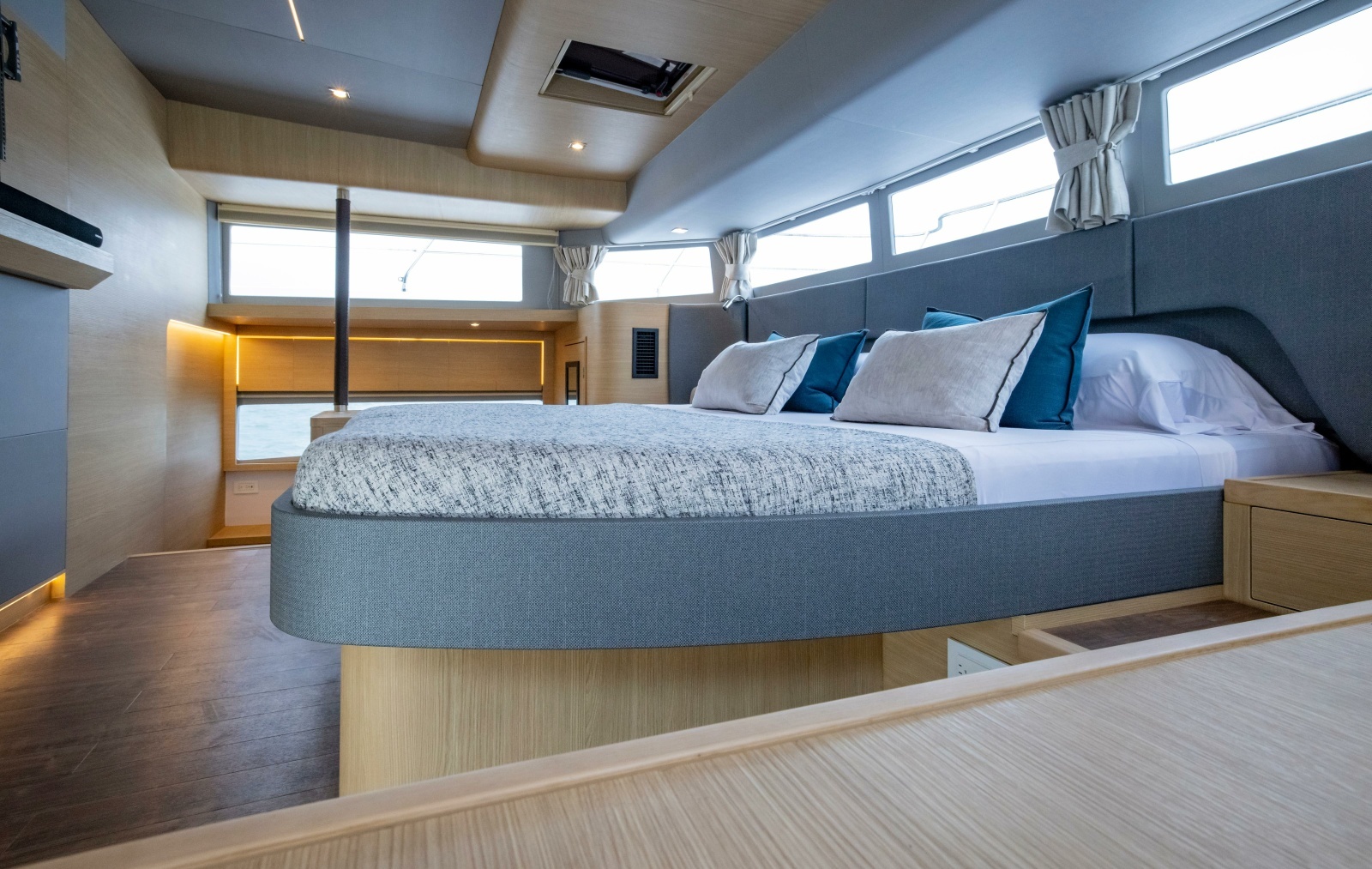 54ft Aquila Yacht For Sale