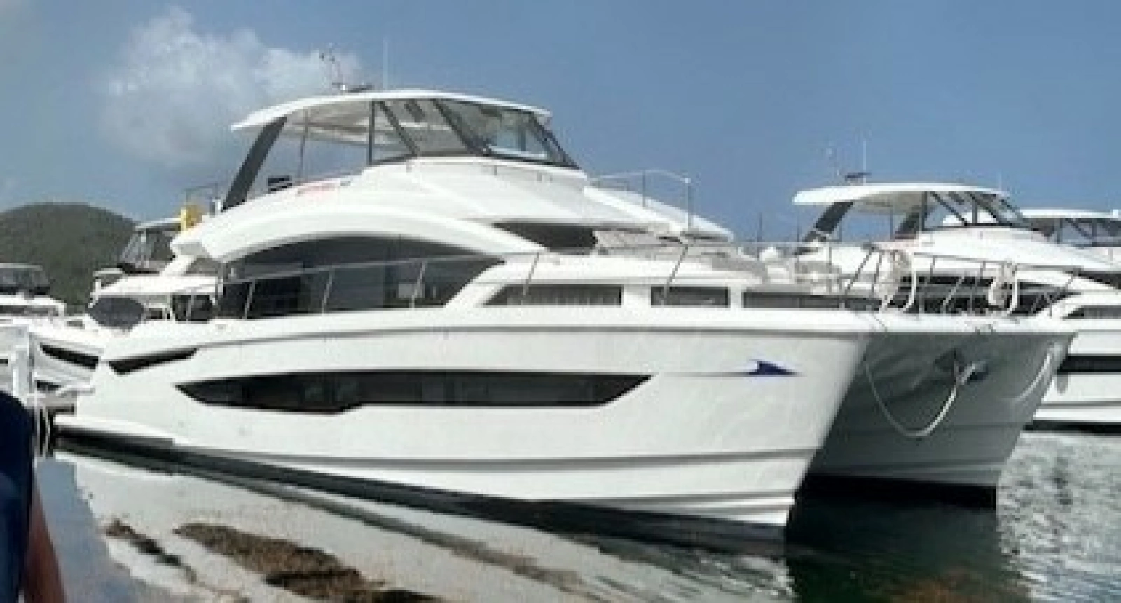 2023 Aquila 54 Yacht