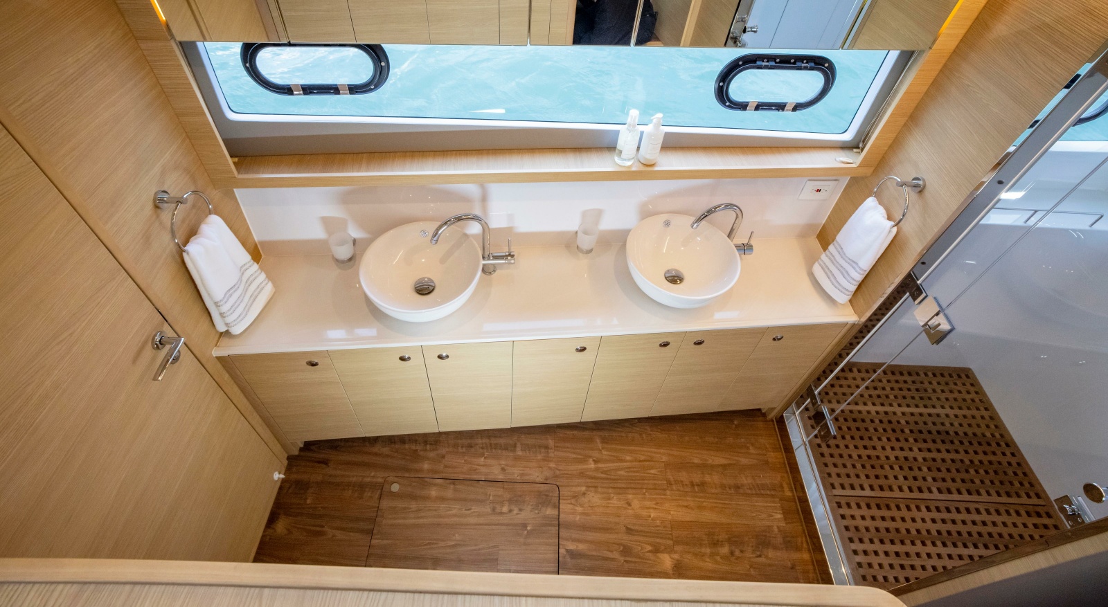 54' 2023 Aquila 54 Yacht