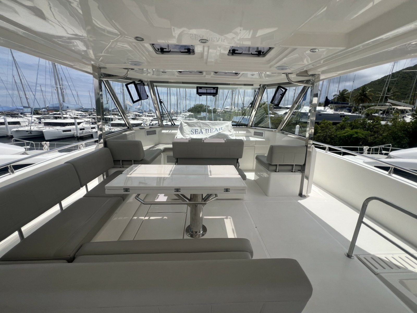 2023 Aquila 54 Yacht