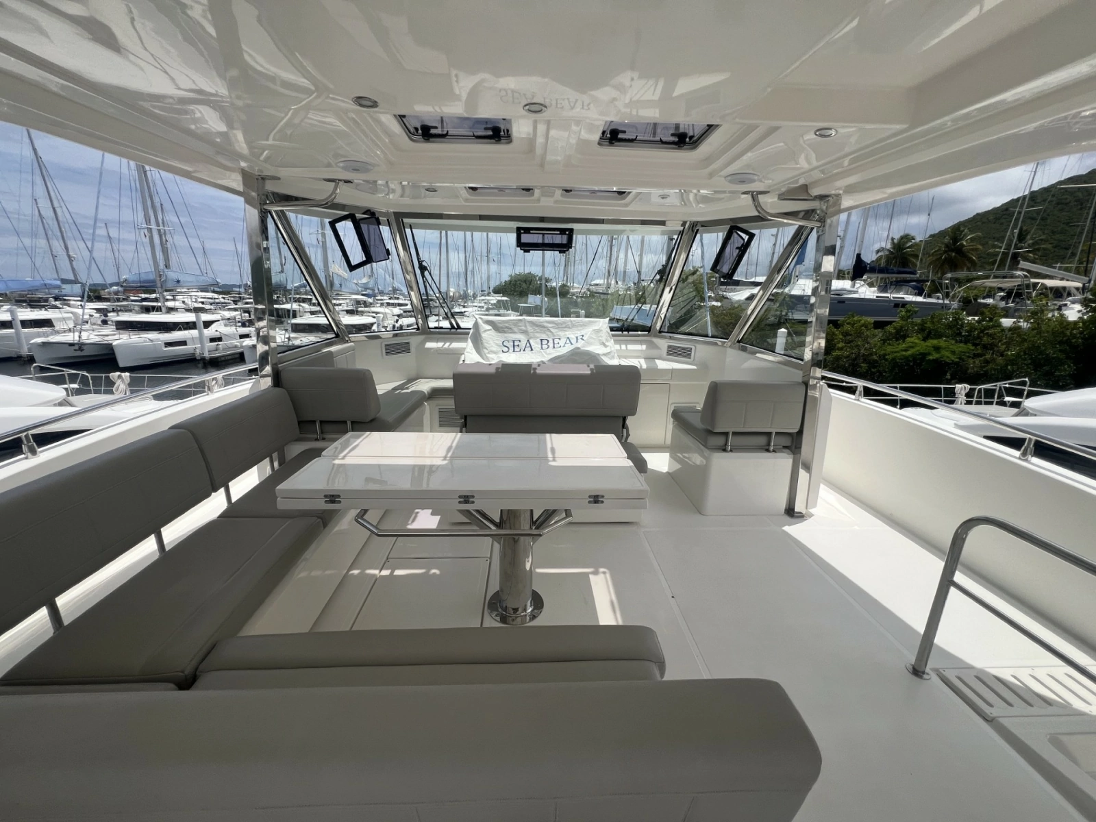 2023 Aquila 54 Yacht