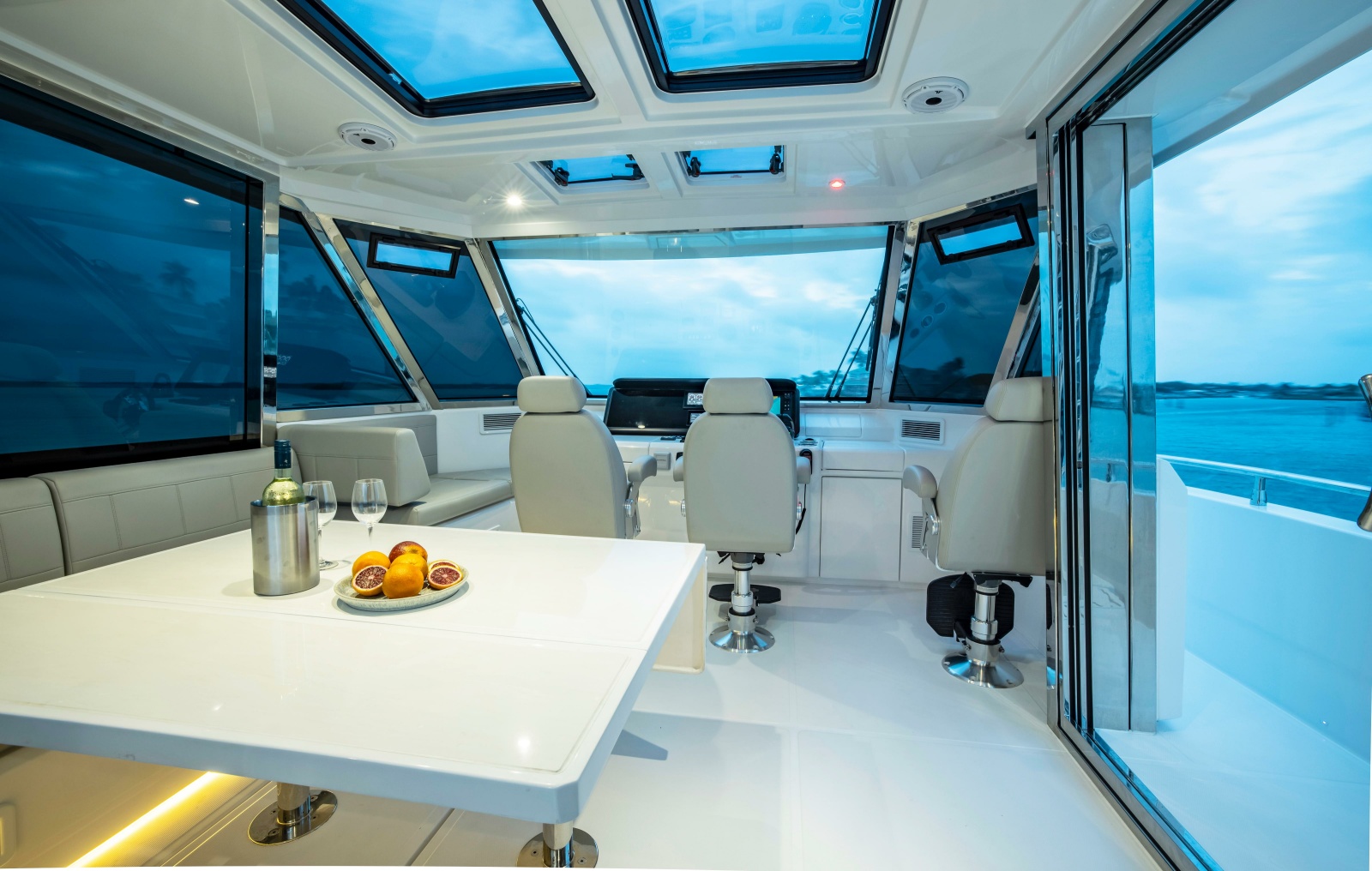 54' 2023 Aquila 54 Yacht