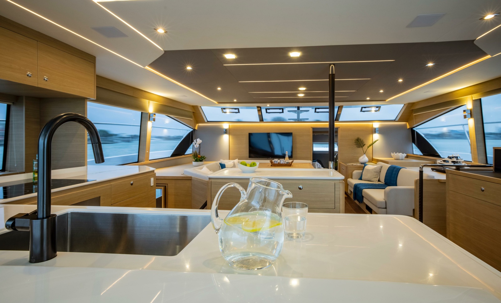 54' 2023 Aquila 54 Yacht