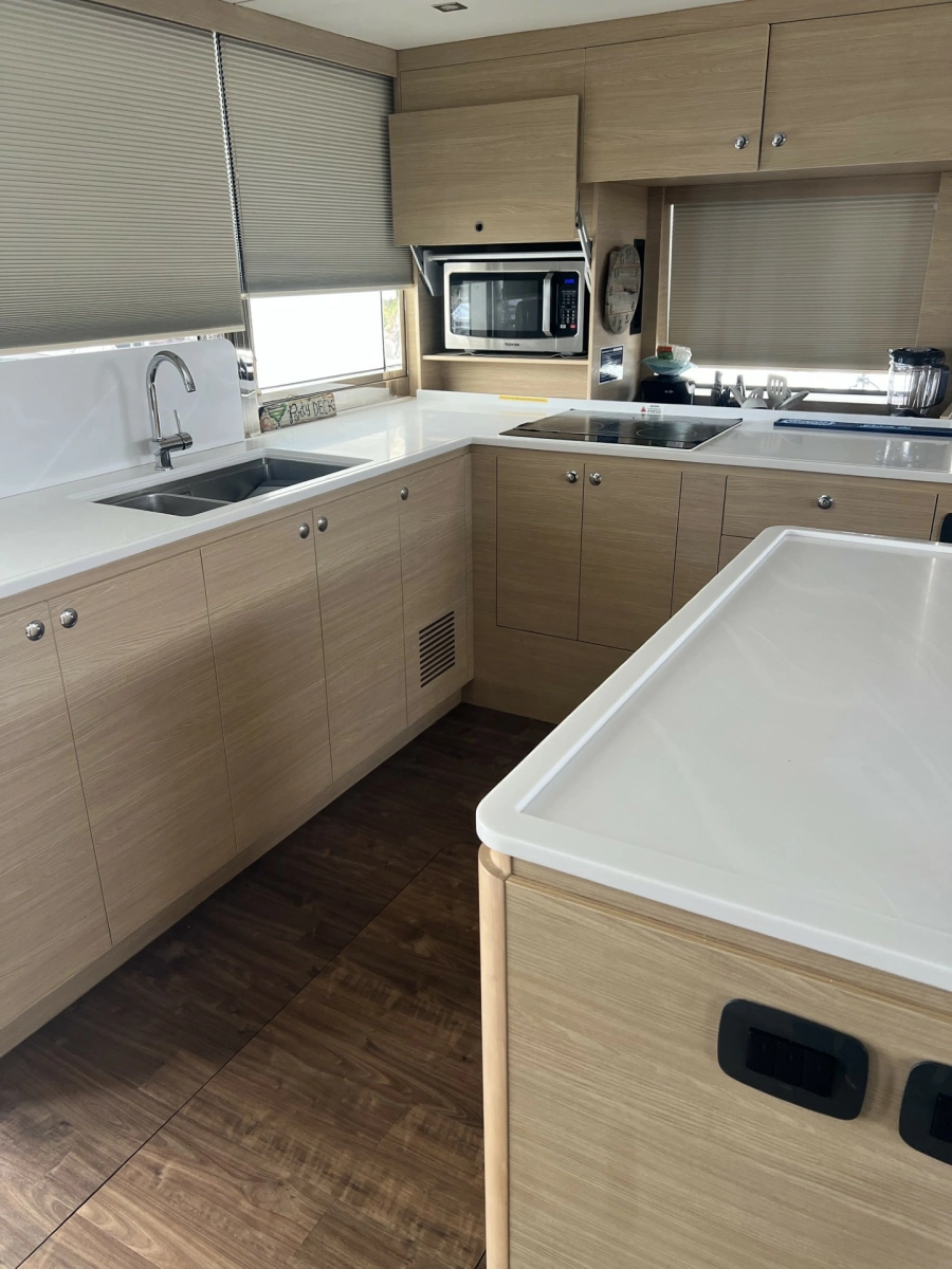 2023 Aquila 54 Yacht