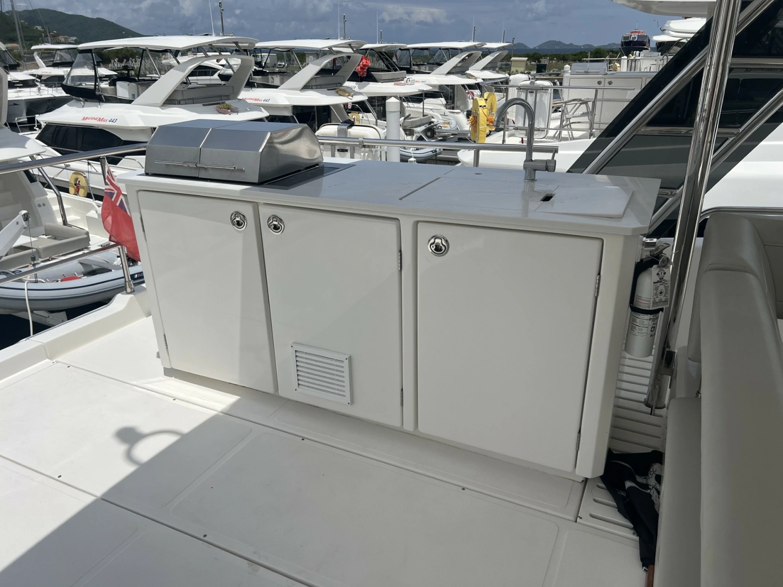 2023 Aquila 54 Yacht