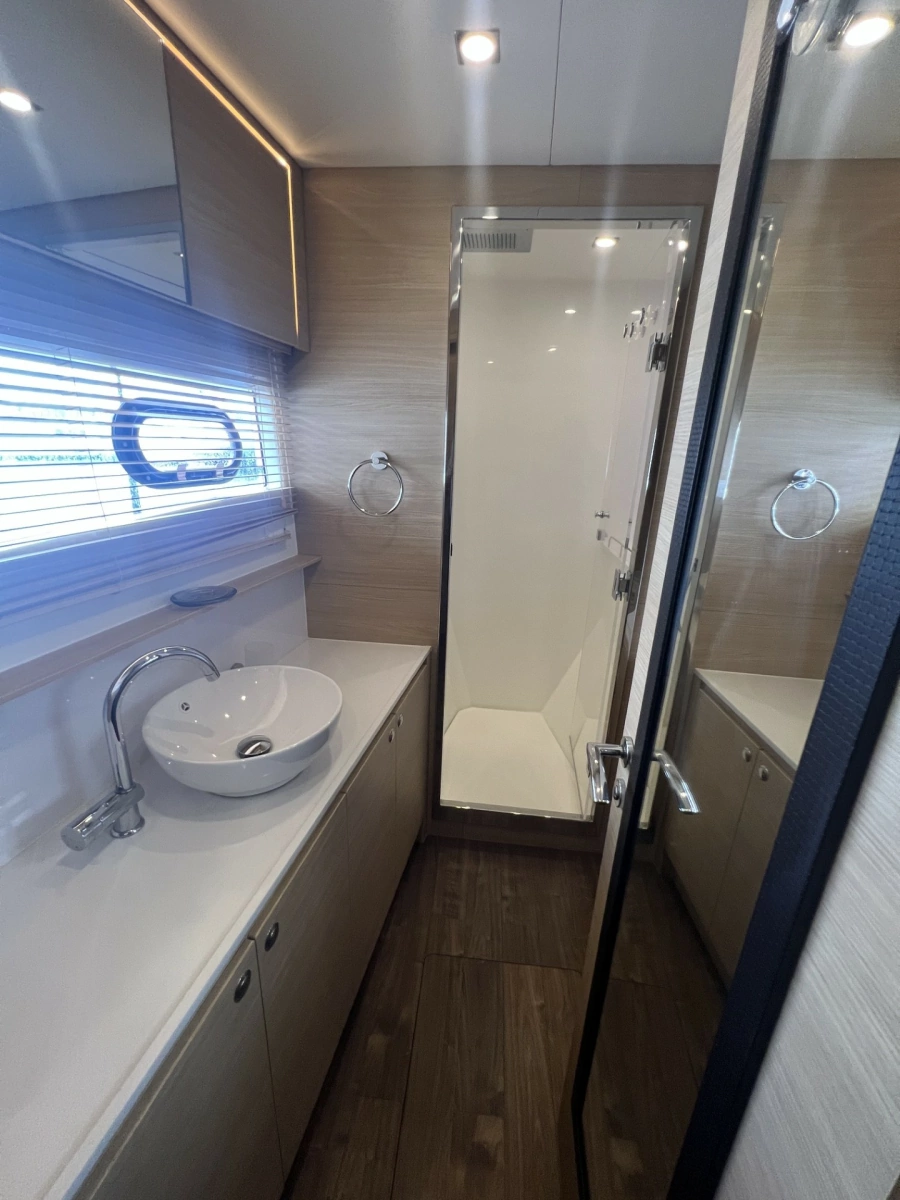 2023 Aquila 54 Yacht