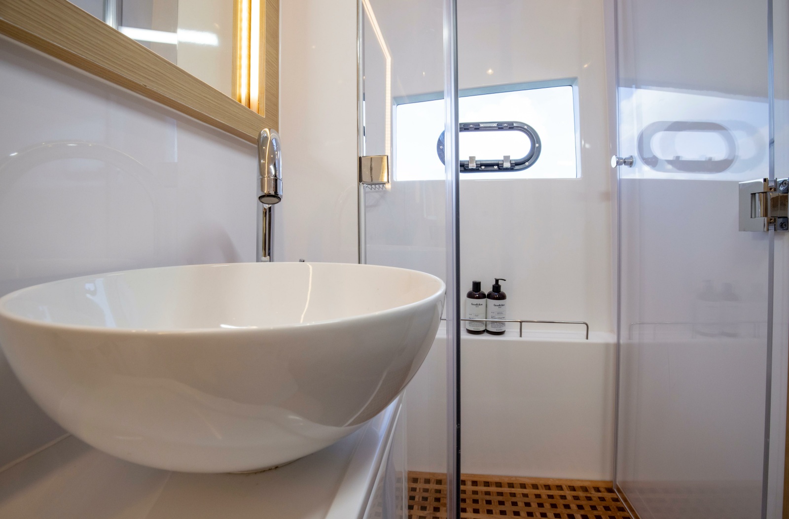 54' 2023 Aquila 54 Yacht