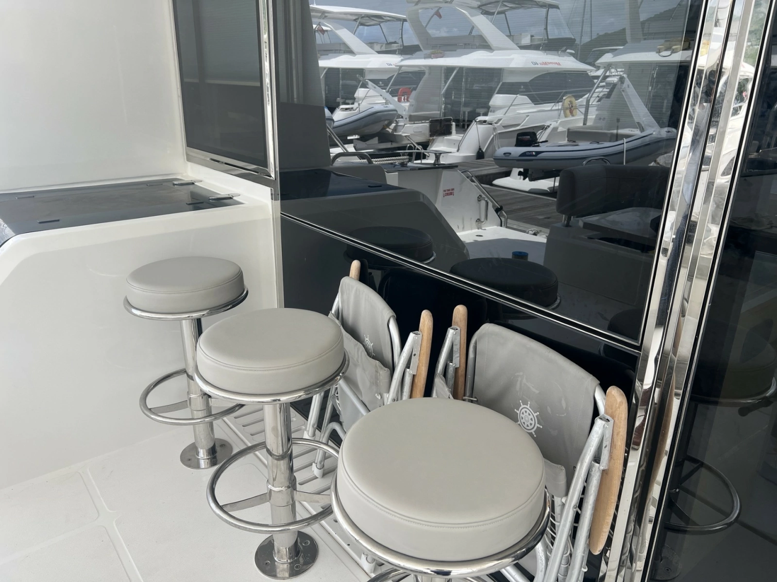 2023 Aquila 54 Yacht