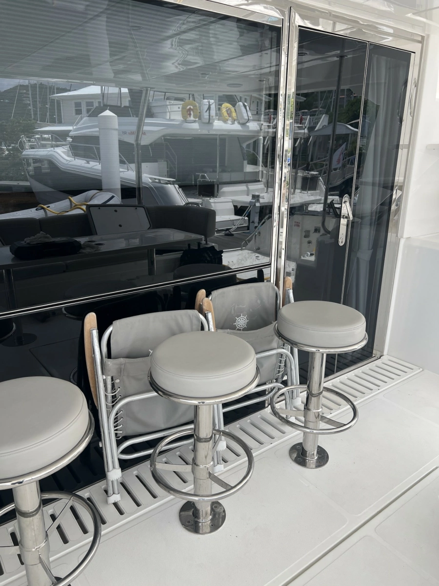 2023 Aquila 54 Yacht