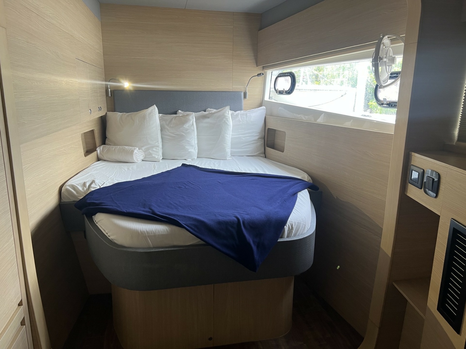 2023 Aquila 54 Yacht