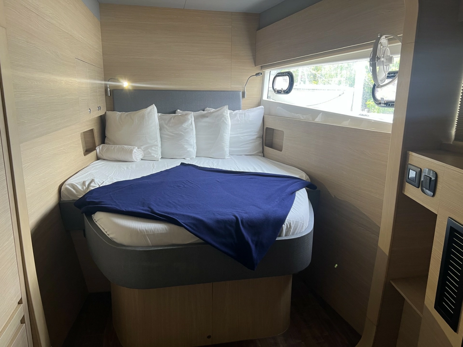 2023 Aquila 54 Yacht