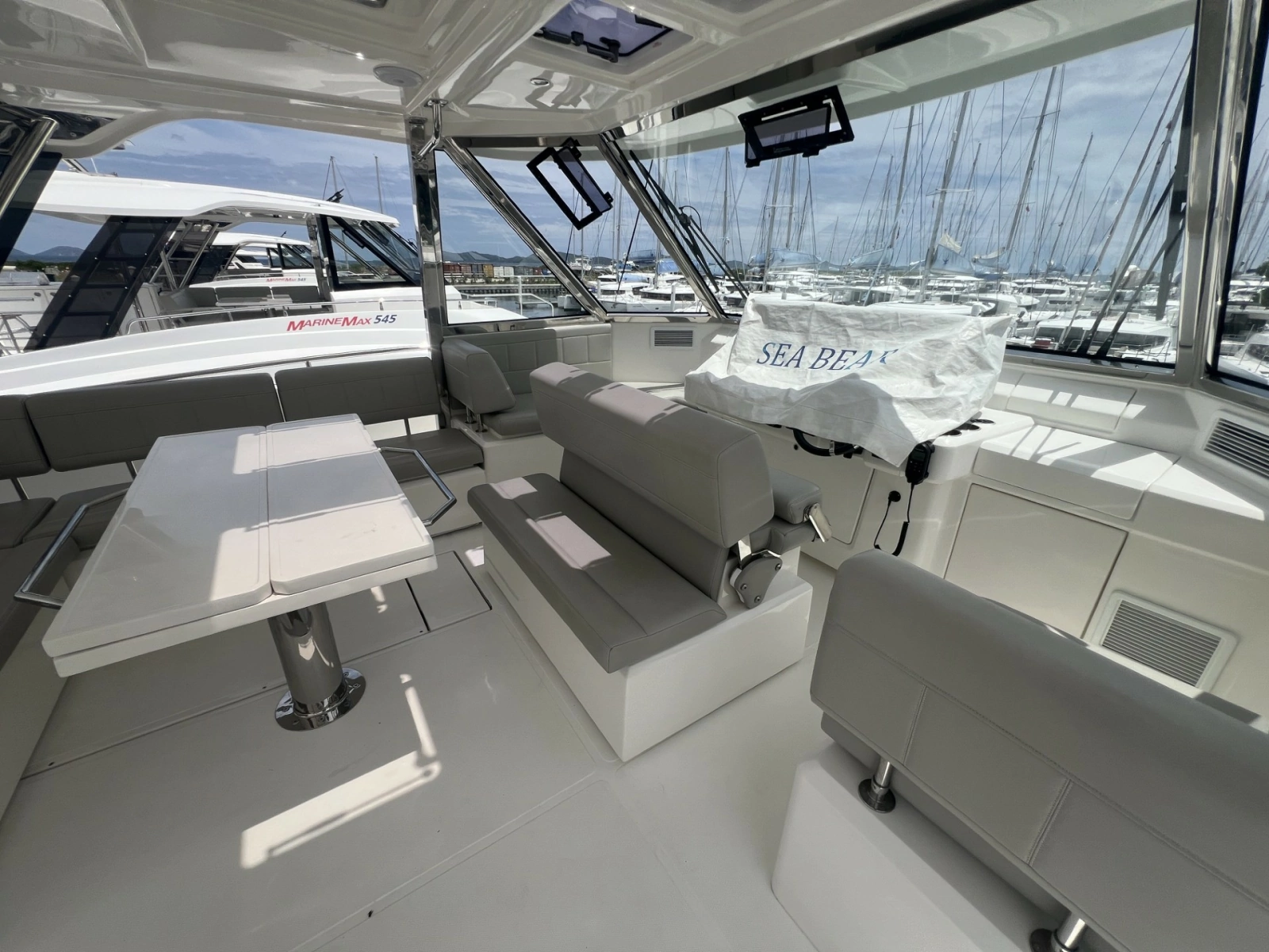 2023 Aquila 54 Yacht